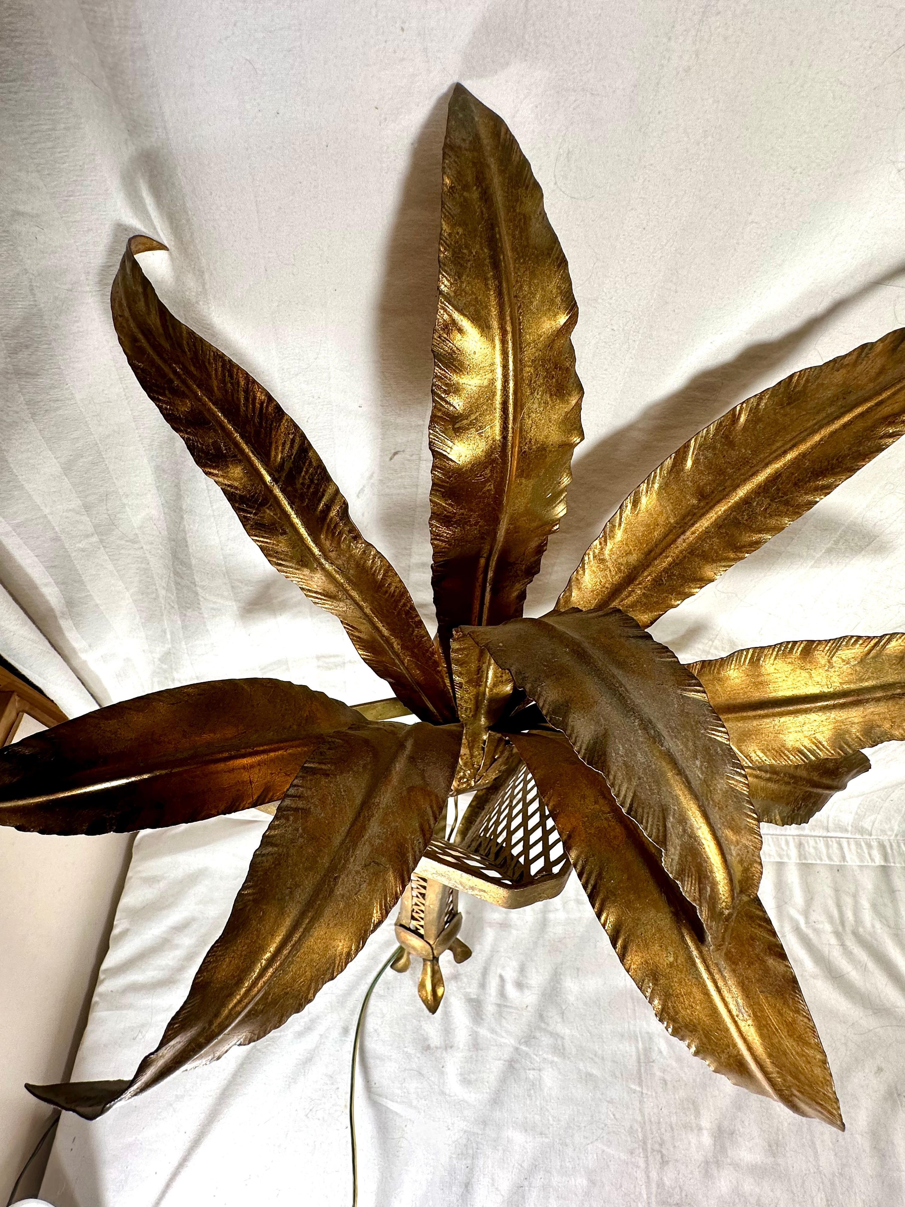 Pair of Italian 1950s Hollywood Regency Gilt Tole Palm Motif Wall Sconces For Sale 7