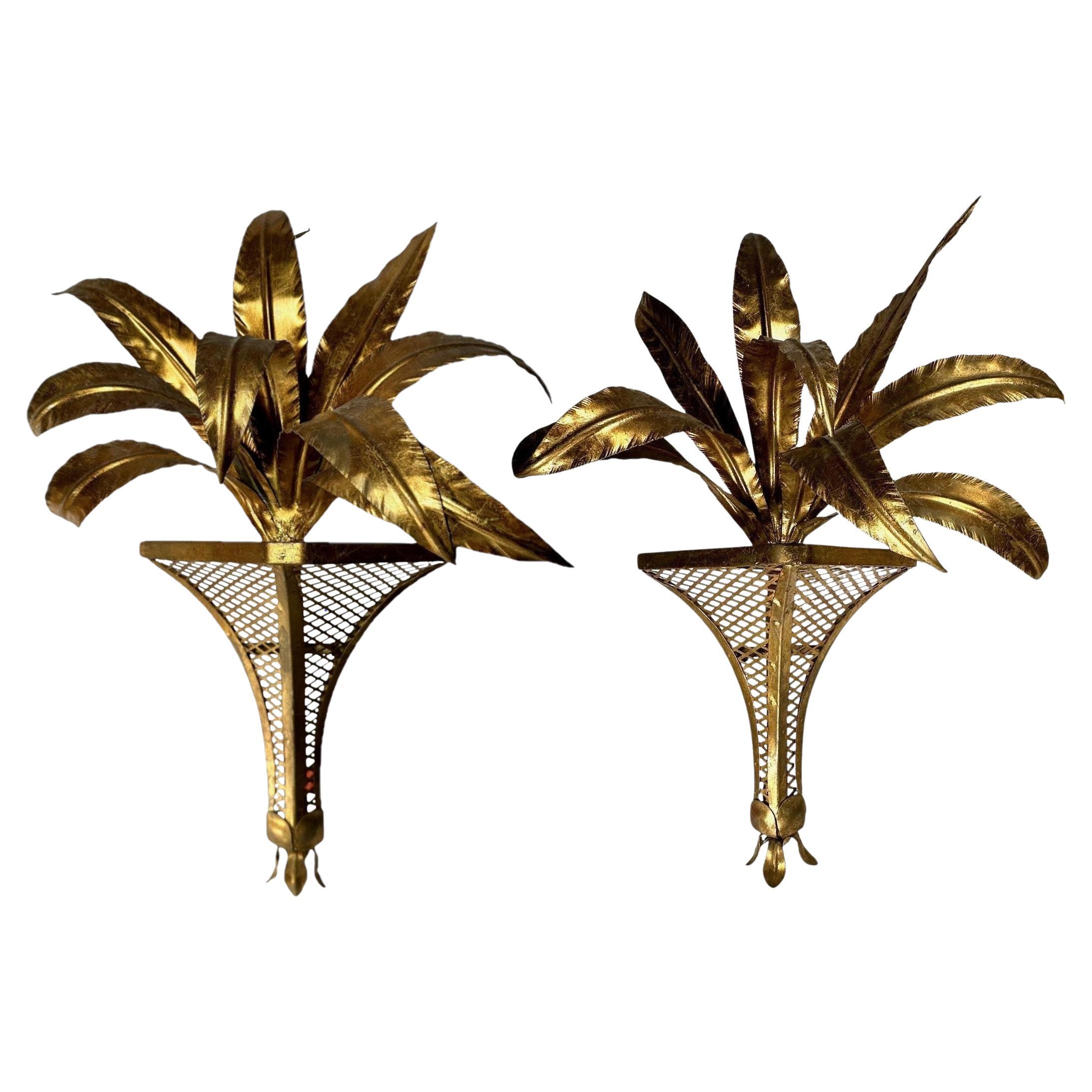 Paar italienische Hollywood-Regency-Wandleuchter mit Palmenmotiv aus vergoldetem Zinn, 1950er Jahre