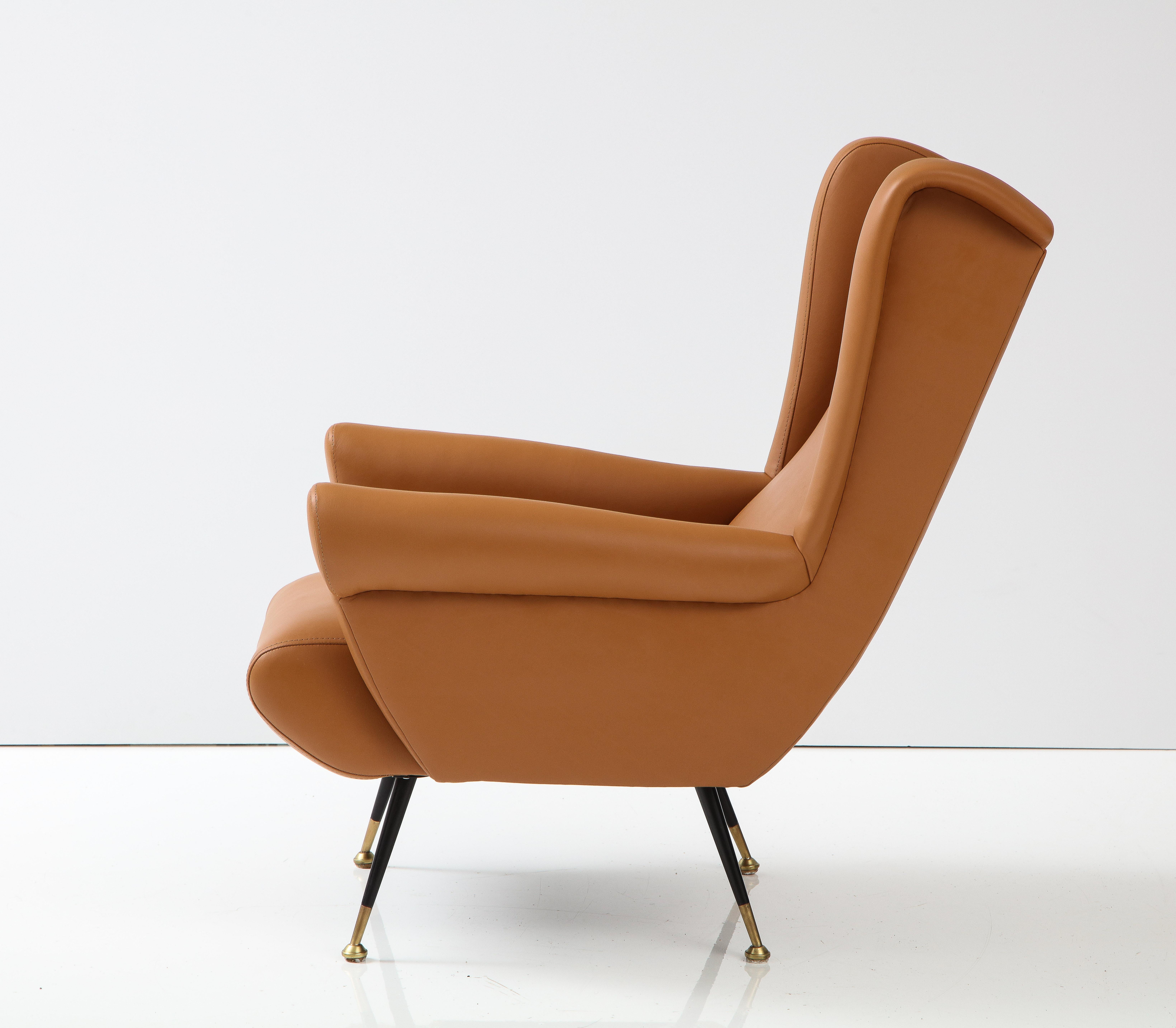 Milieu du XXe siècle Paire de chaises longues italiennes à haut dossier en cuir des années 1950 en vente