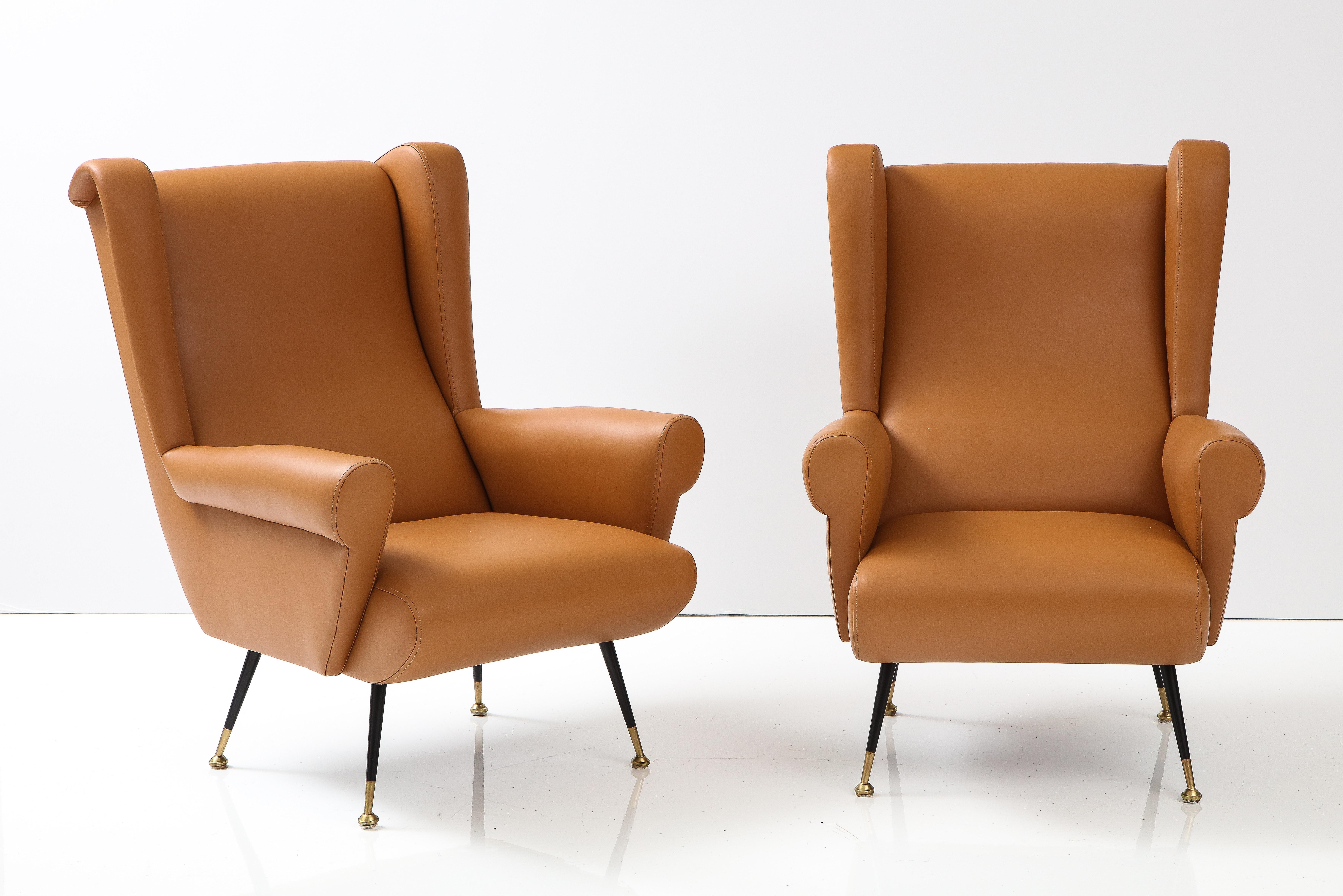 Métal Paire de chaises longues italiennes à haut dossier en cuir des années 1950 en vente