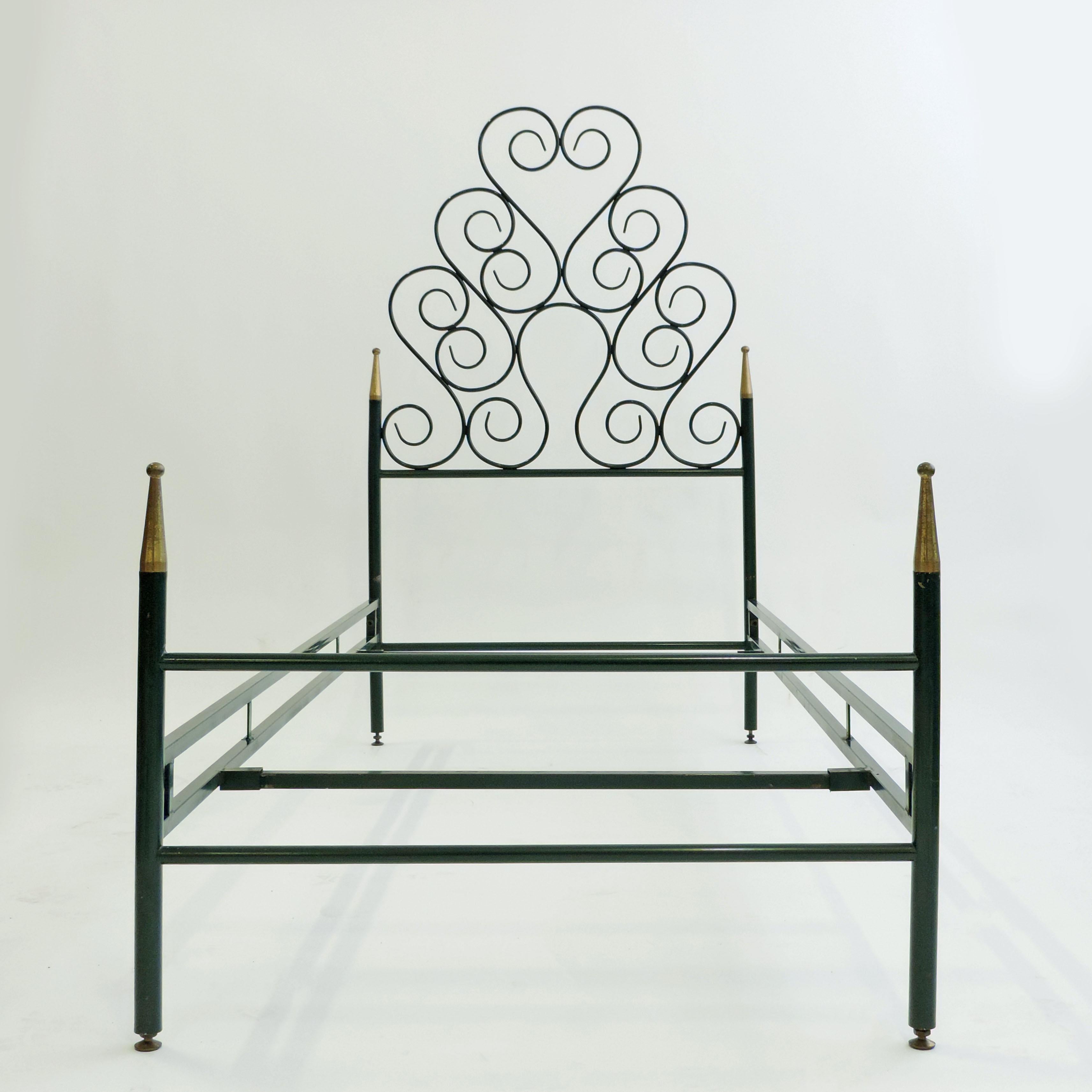 Mid-Century Modern Pair of Italian 1950s Metal Beds For Sale