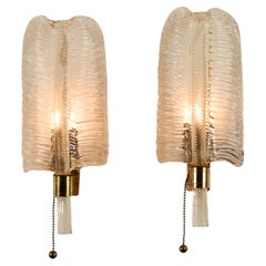 Paire d'appliques italiennes des années 1950 en verre moucheté d'or de Murano