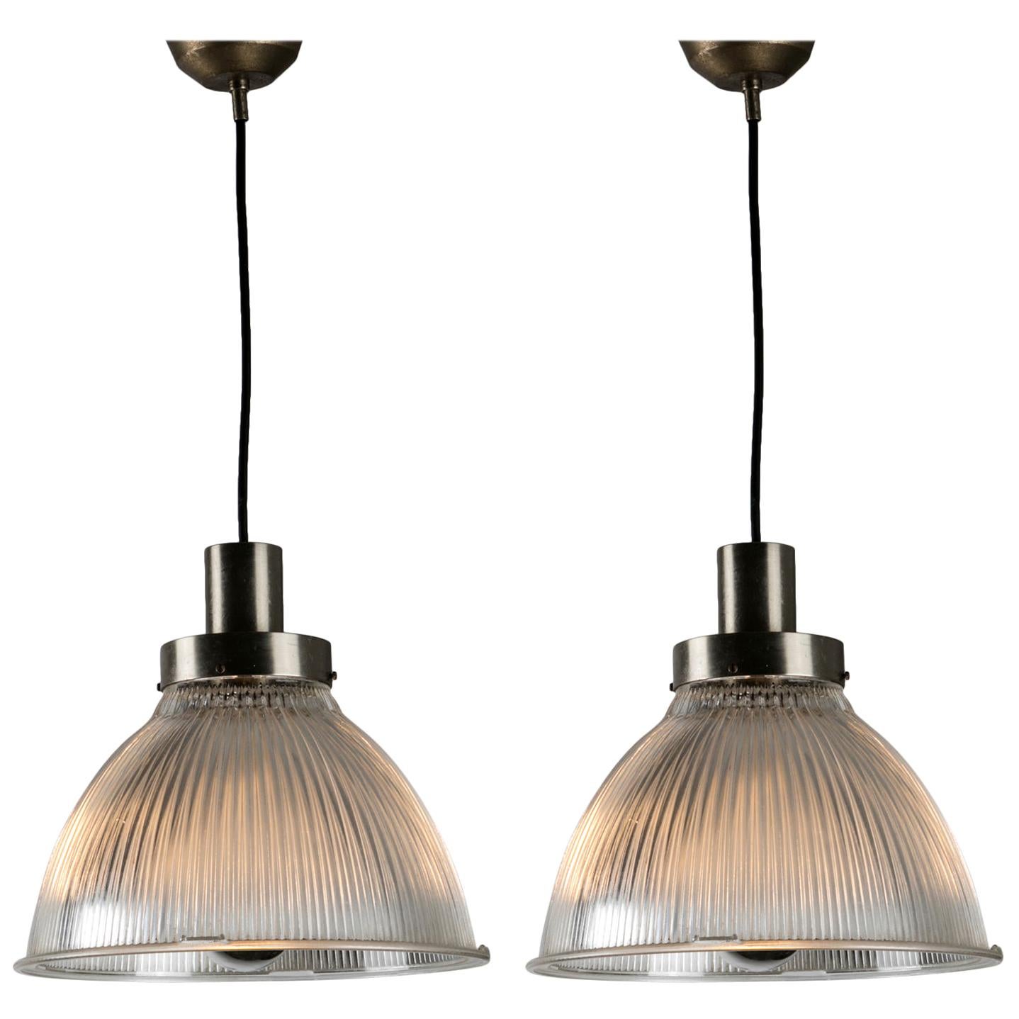 Ensemble de deux lampes suspendues dans le style de B.B.P.R. pour Artemide, Italie, années 1950 en vente