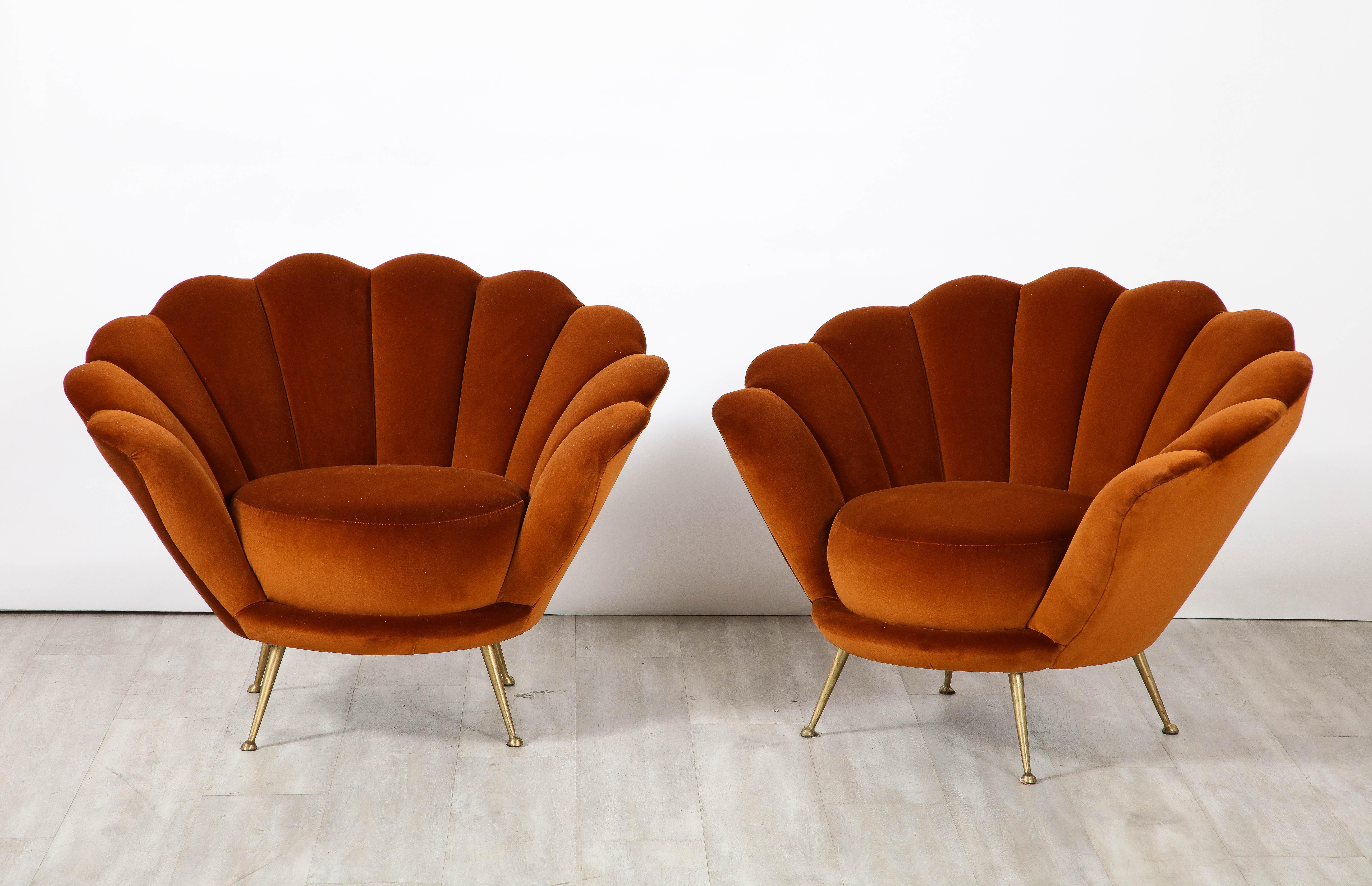 Mid-Century Modern Paire de chaises longues italiennes des années 1950 en velours festonné en vente