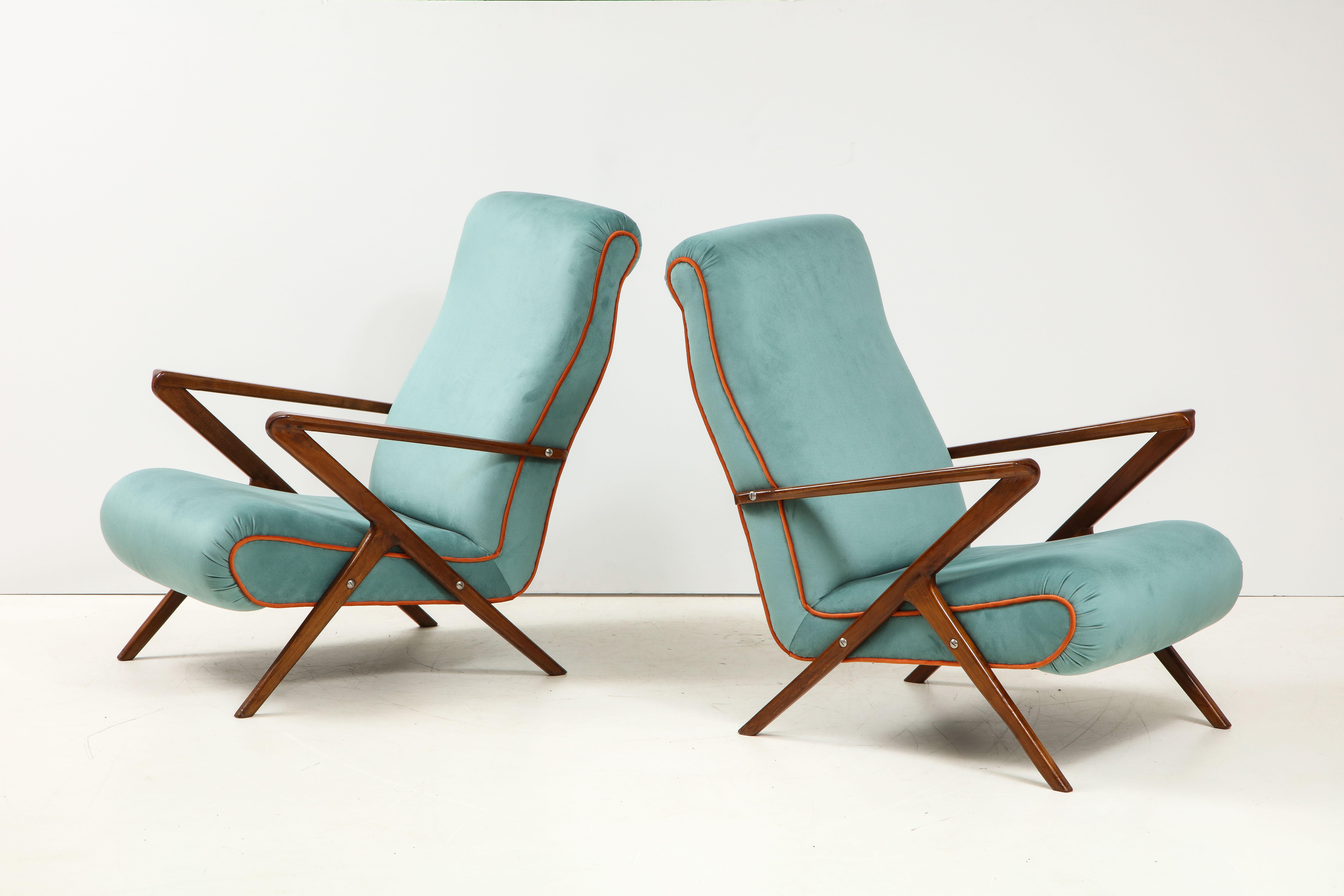 Pair of Italian 1950s Sculptural Walnut Upholstered Armchairs or Lounge Chairs In Excellent Condition In New York, NY