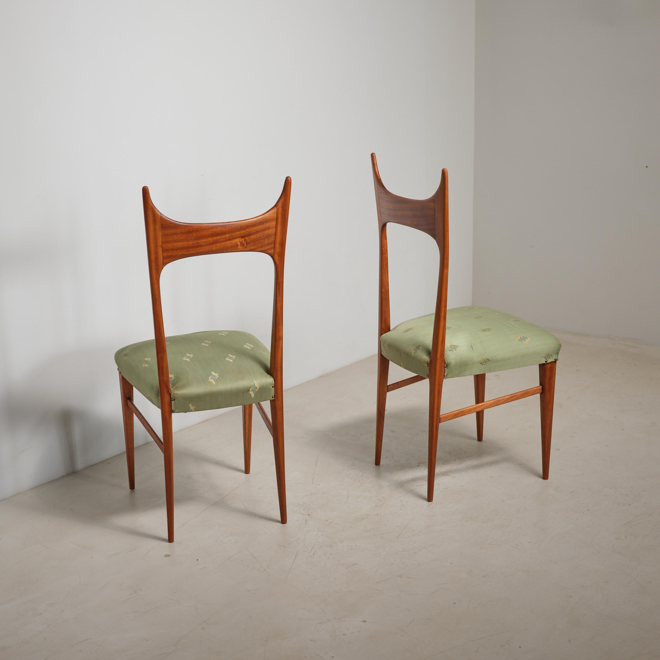 Pareja de sillas auxiliares italianas de los años 50 de madera exótica - Acabado de goma laca restaurado en venta 4