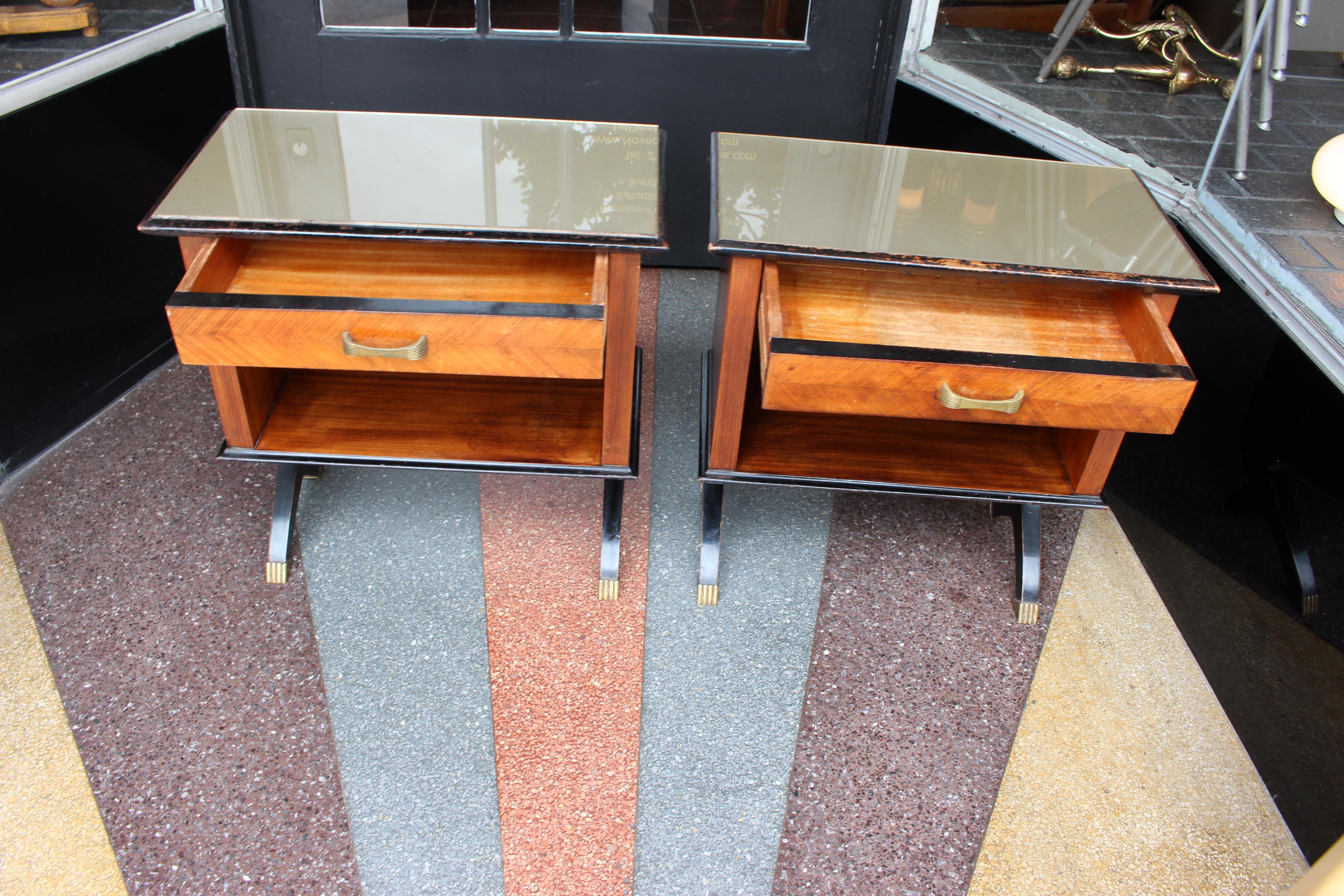 Mid-Century Modern Pair of Italian 1950s Side Tables For Sale