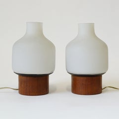 Paire de lampes de table italiennes des années 1950 de style scandinave en teck et verre