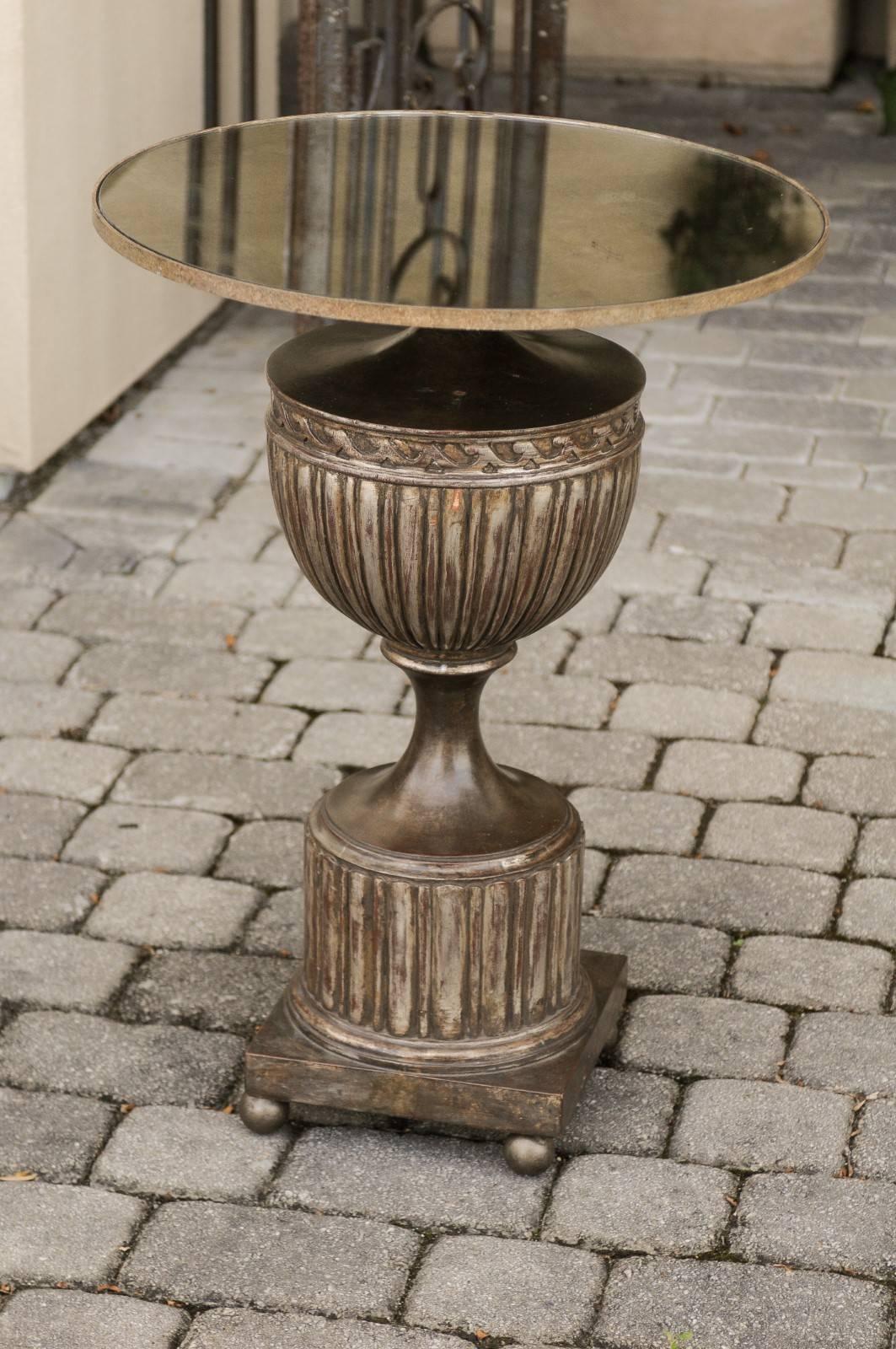 Carved Pair of Italian 1950s Urn Mirrored Top Side Tables with Burnished Silver Finish For Sale