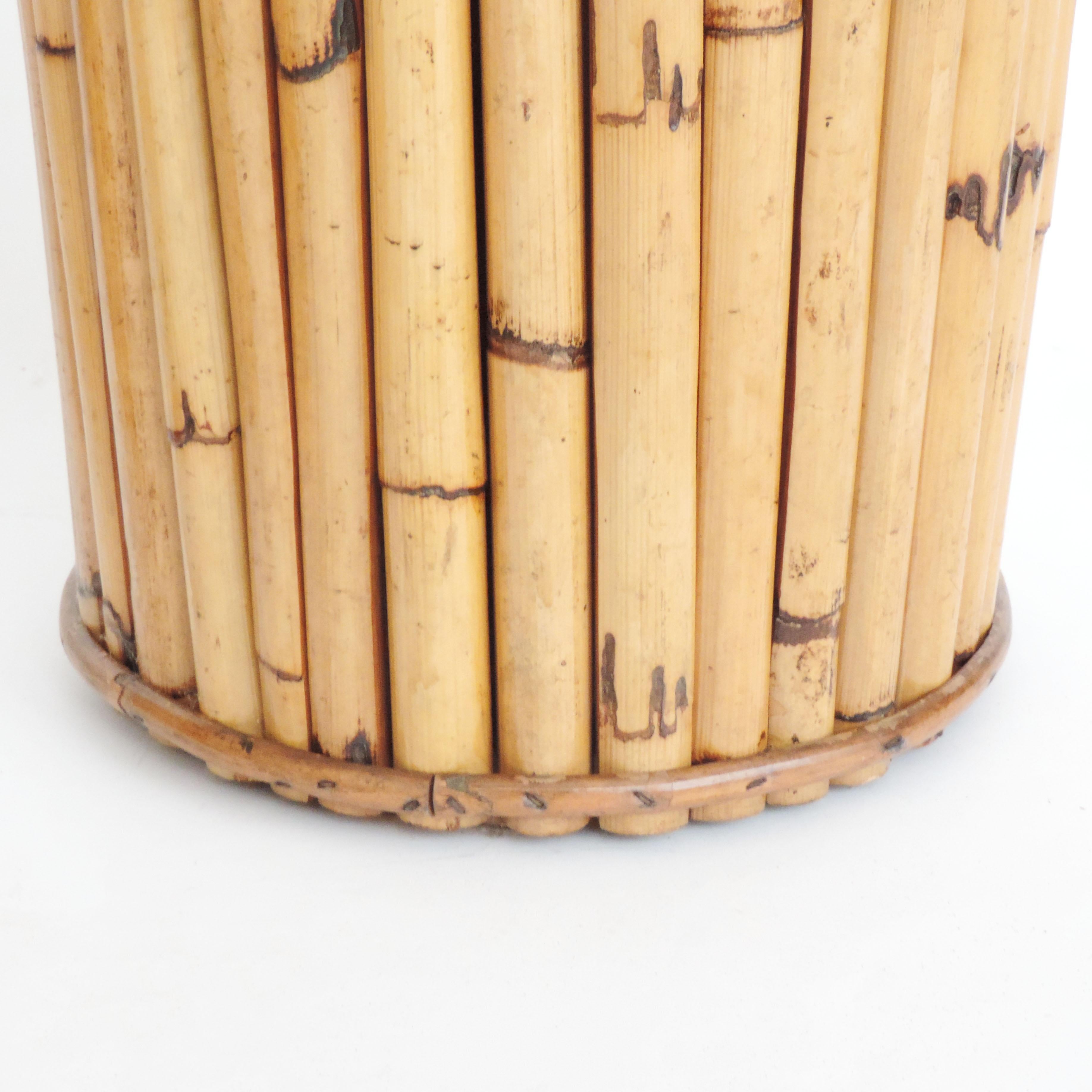 Paar italienische Hocker aus Weide und Bambus aus den 1950er Jahren (Moderne der Mitte des Jahrhunderts) im Angebot