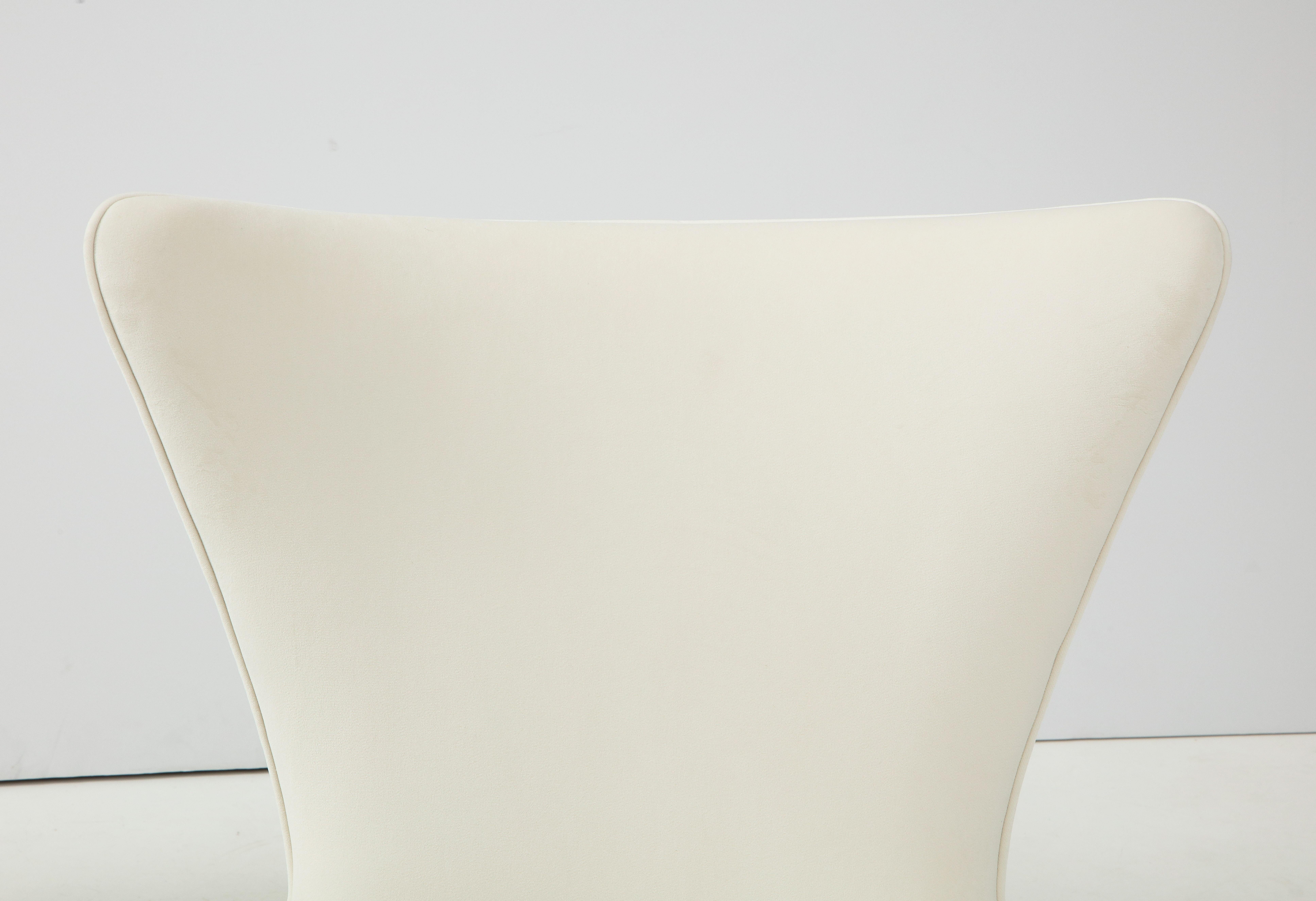 Paire de fauteuils italiens à dossier haut en forme d'aile des années 1950 en vente 4