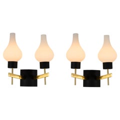 Coppia di applique italiane in vetro opalino di Murano e ottone degli anni '60, firmate Stiln