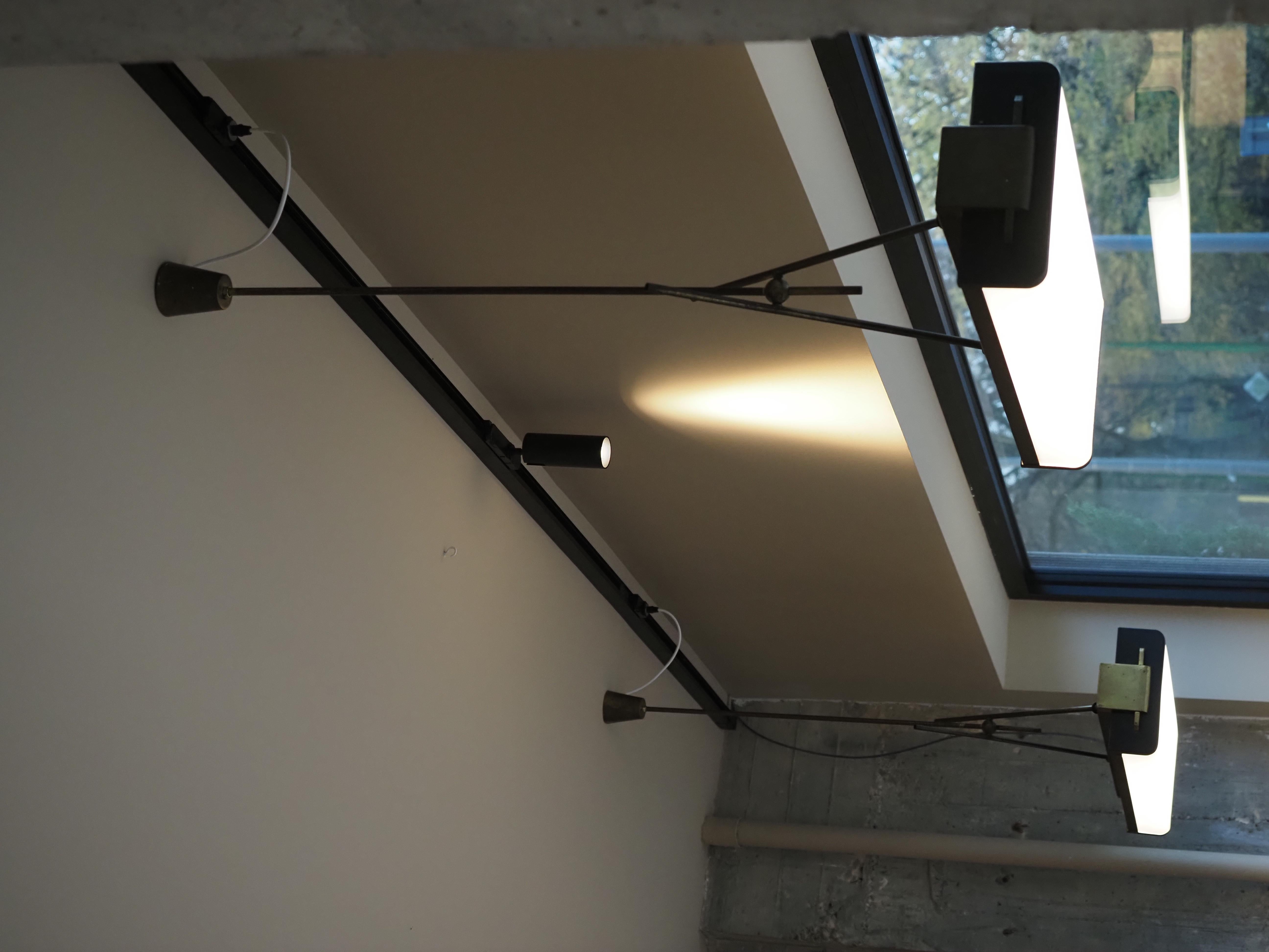 Ottone Coppia di lampade a sospensione italiane degli anni '60 in vendita