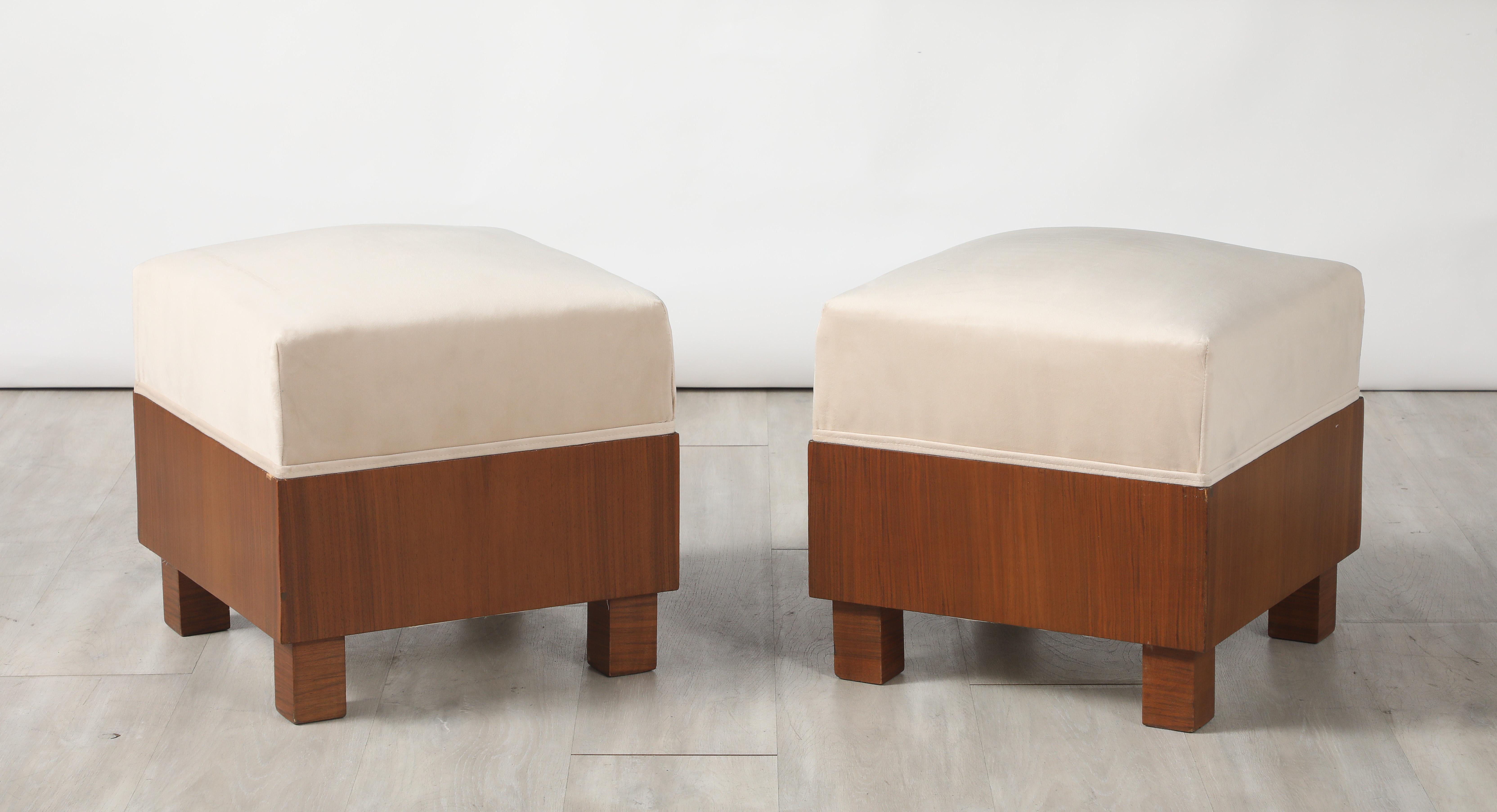 Veneer Pair of Italian 1960's Walnut Square Stools For Sale