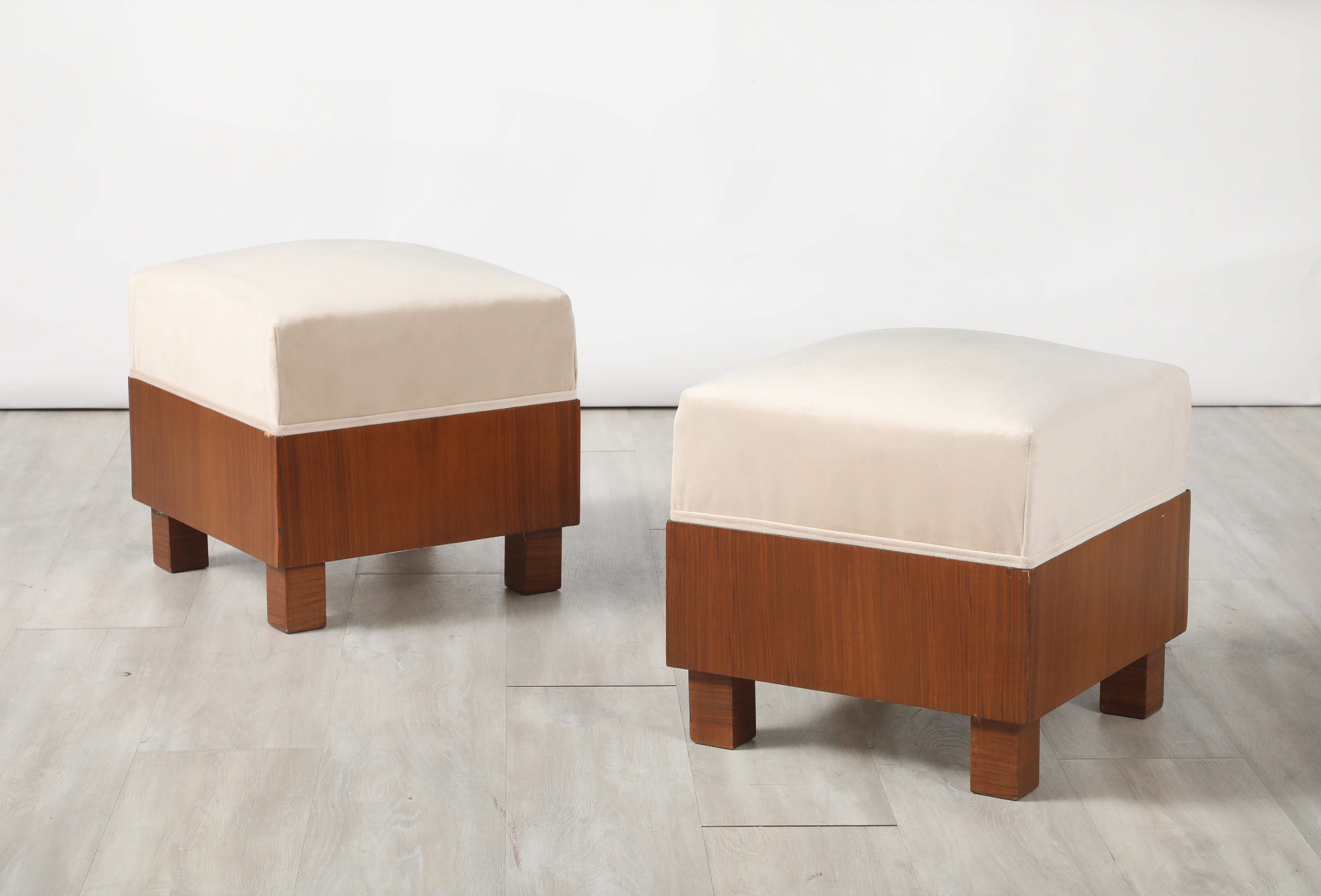 Pair of Italian 1960's Walnut Square Stools In Good Condition For Sale In New York, NY