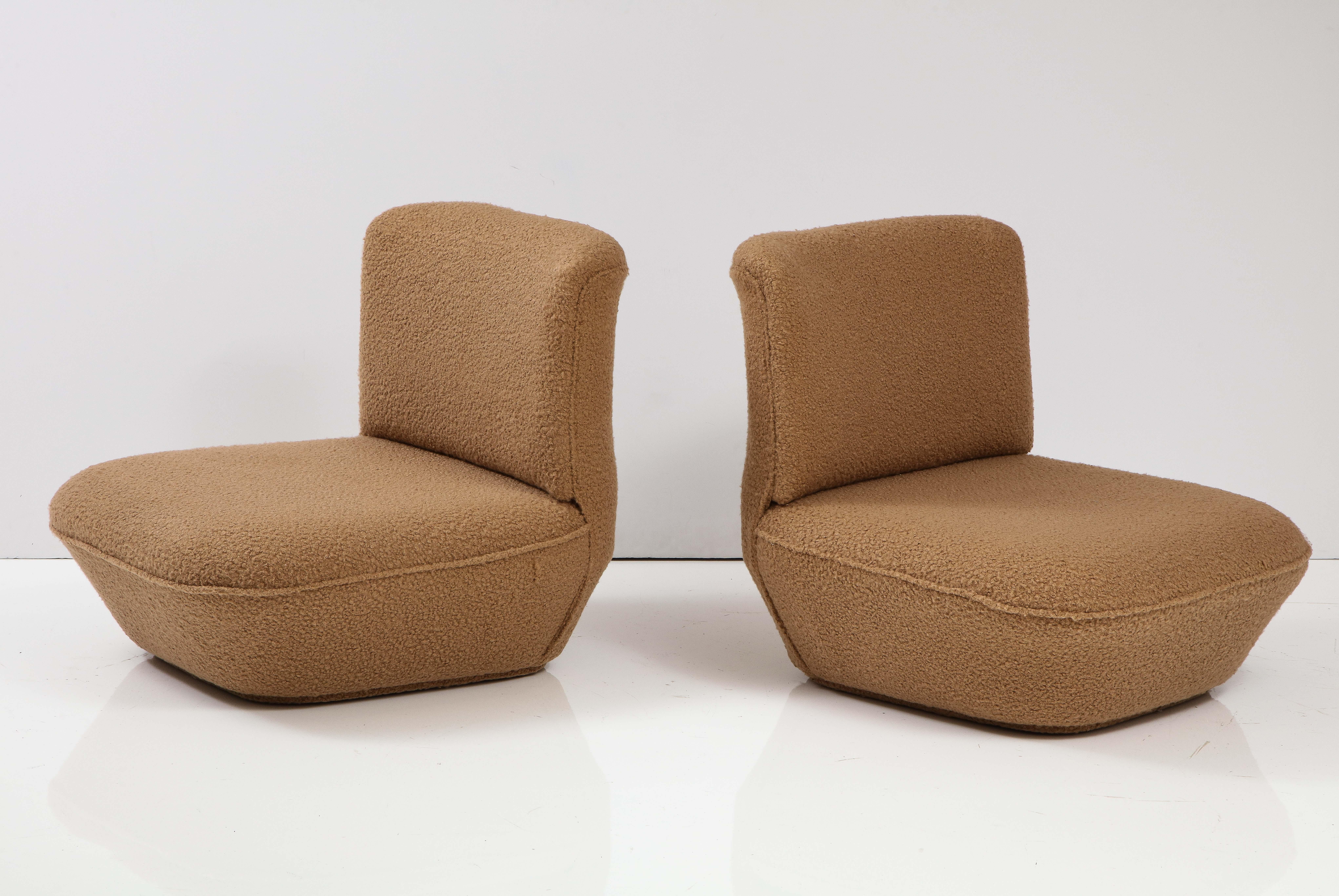 Pair of Italian 1970's Low Slung Camel Boucle Lounge Chairs In Good Condition In New York, NY