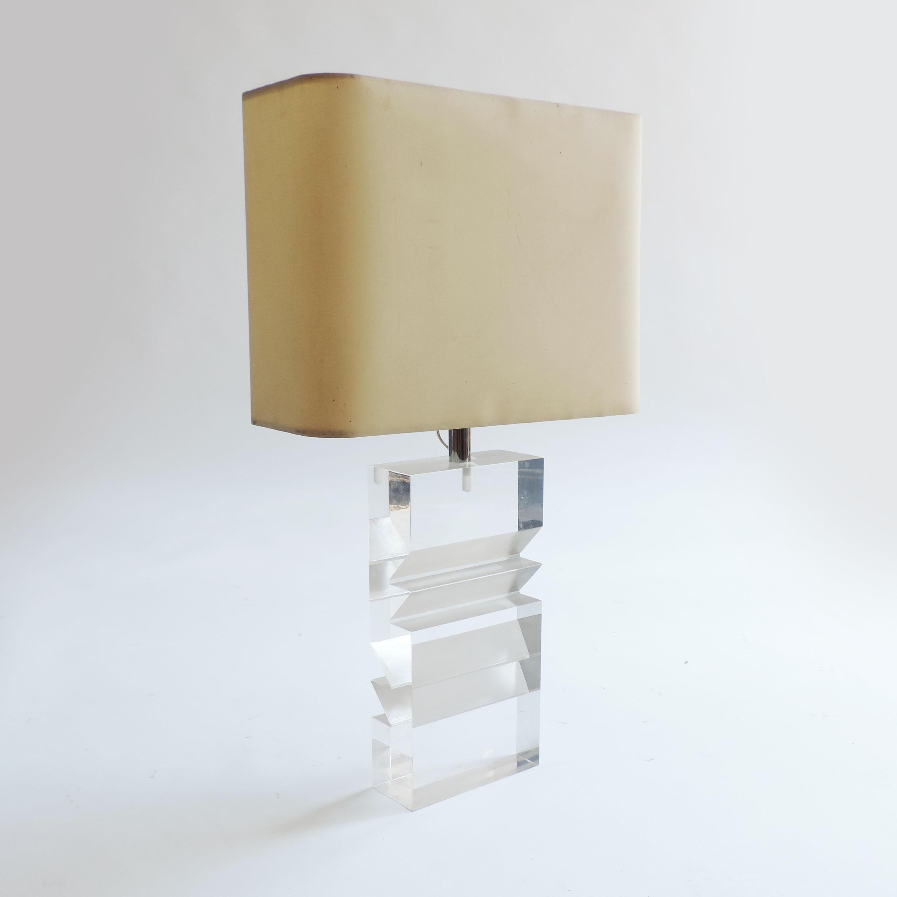 Late 20th Century Pair of Italian 1970s Plexiglas Table Lamps For Sale