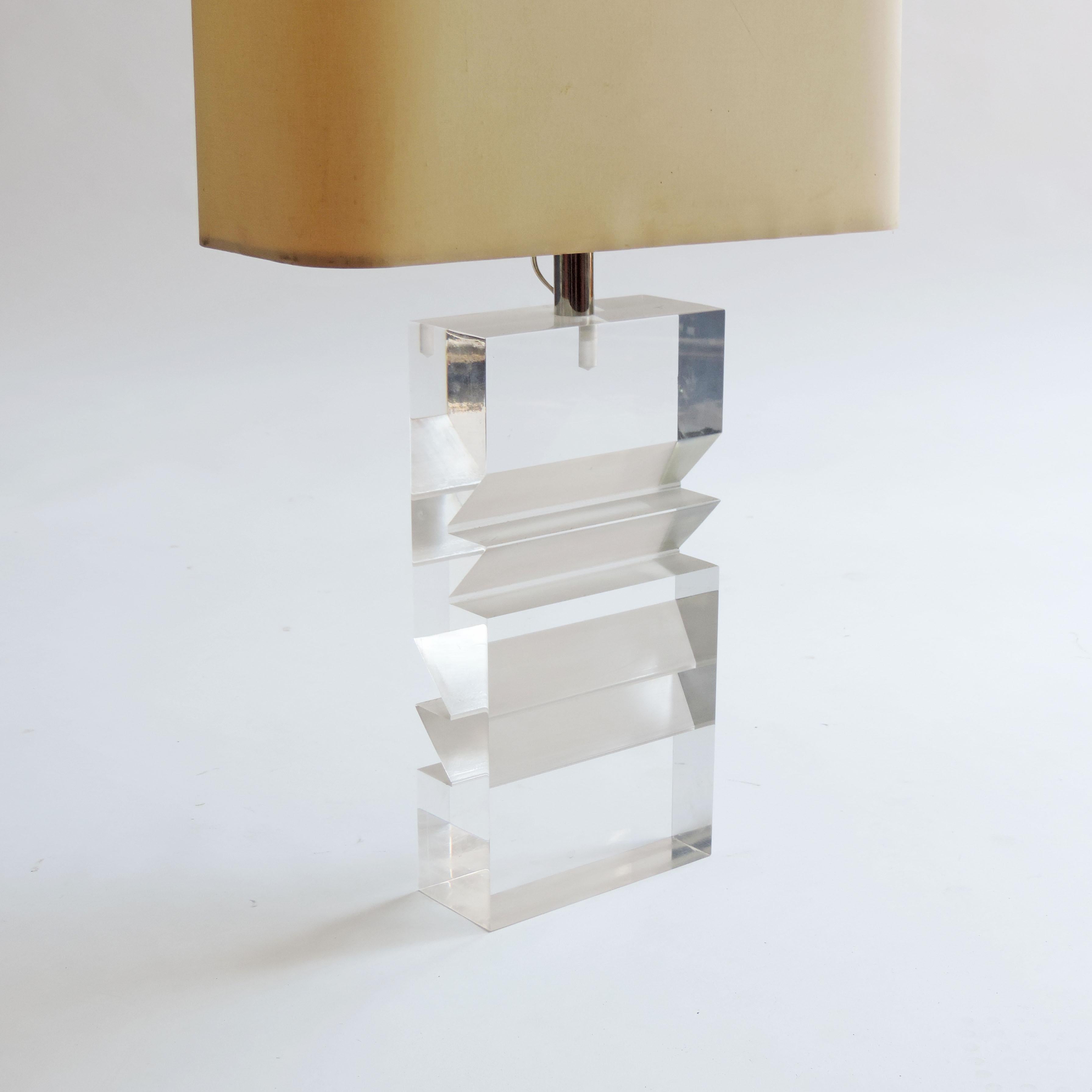 Chrome Paire de lampes de table en plexiglas italiennes des années 1970 en vente