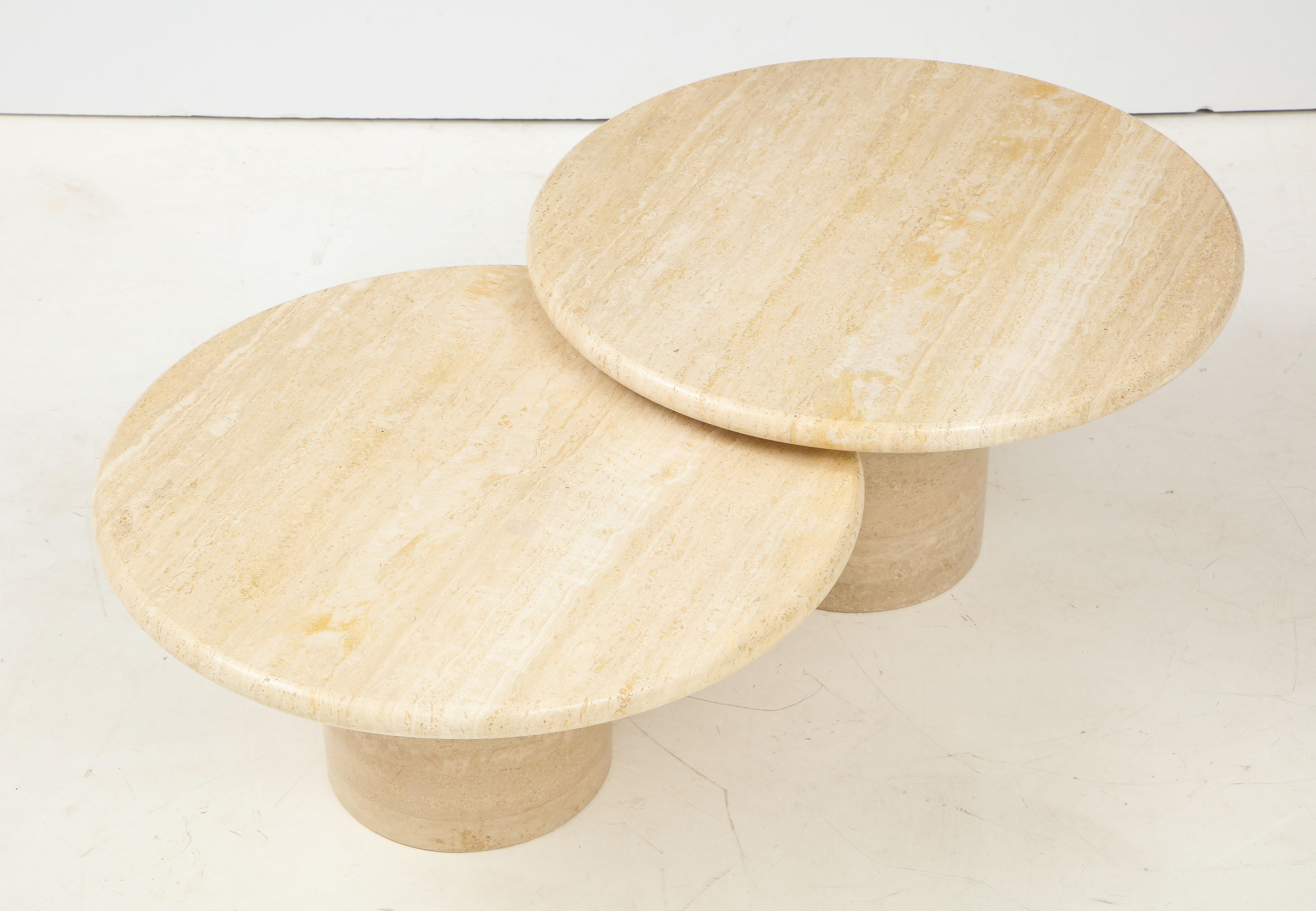 Pair of Italian 1970s Travertine Circular Coffee Tables In Good Condition In New York, NY