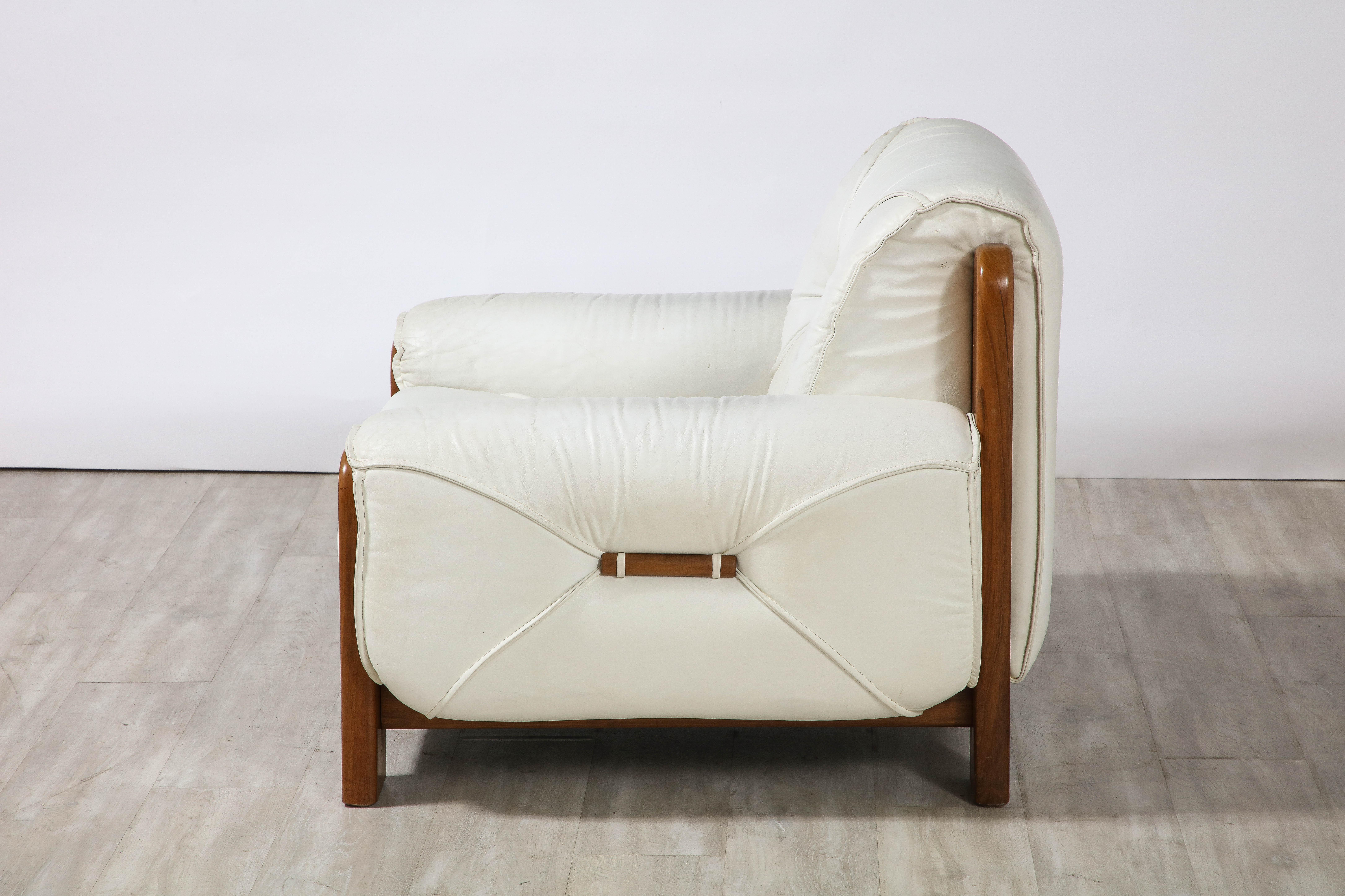 Pair of Italian 1970's Walnut and White Leather Lounge Chairs For Sale 6