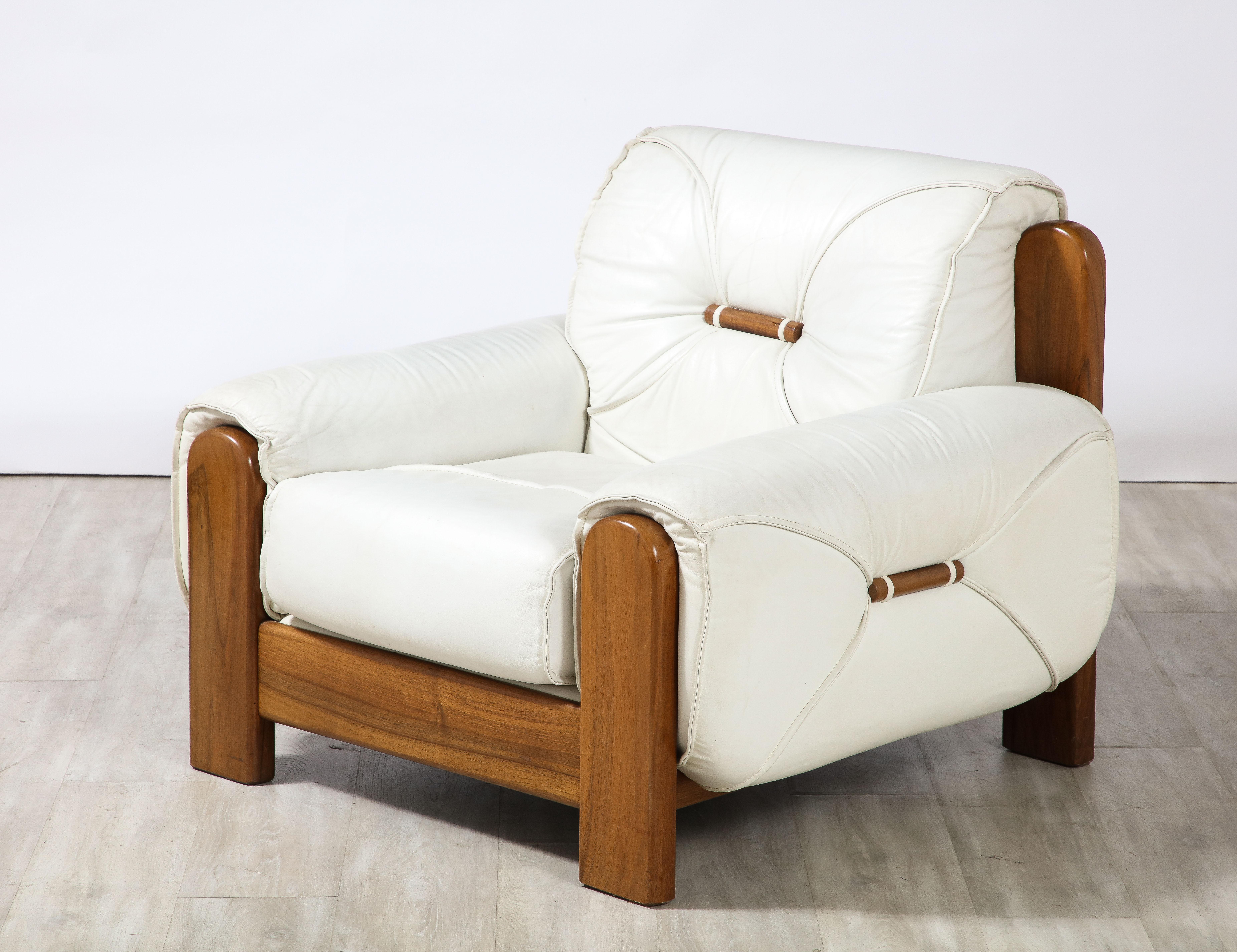 Pair of Italian 1970's Walnut and White Leather Lounge Chairs For Sale 5