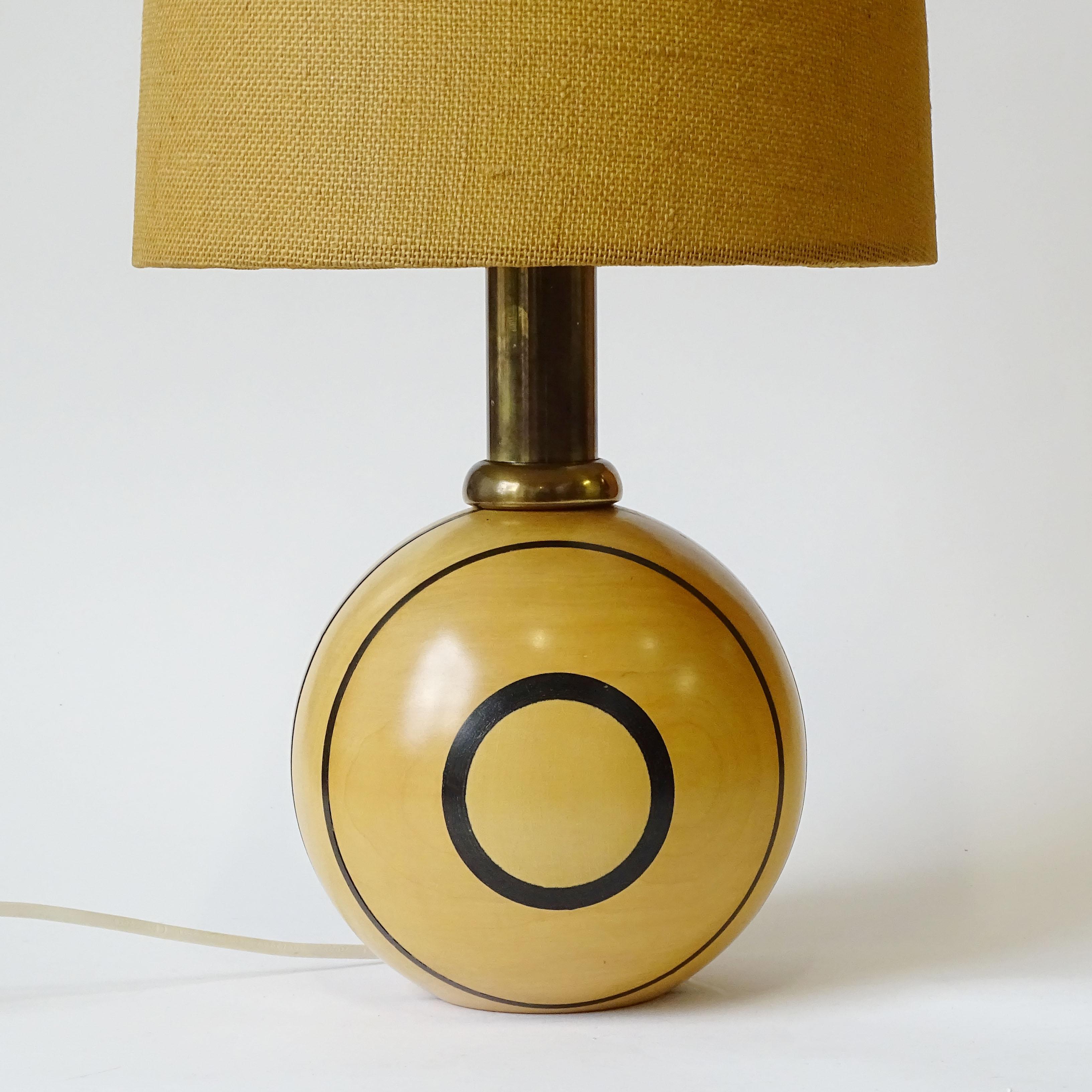 Paire de lampes de chevet en bois et laiton italiennes des années 1970 Bon état à Milan, IT