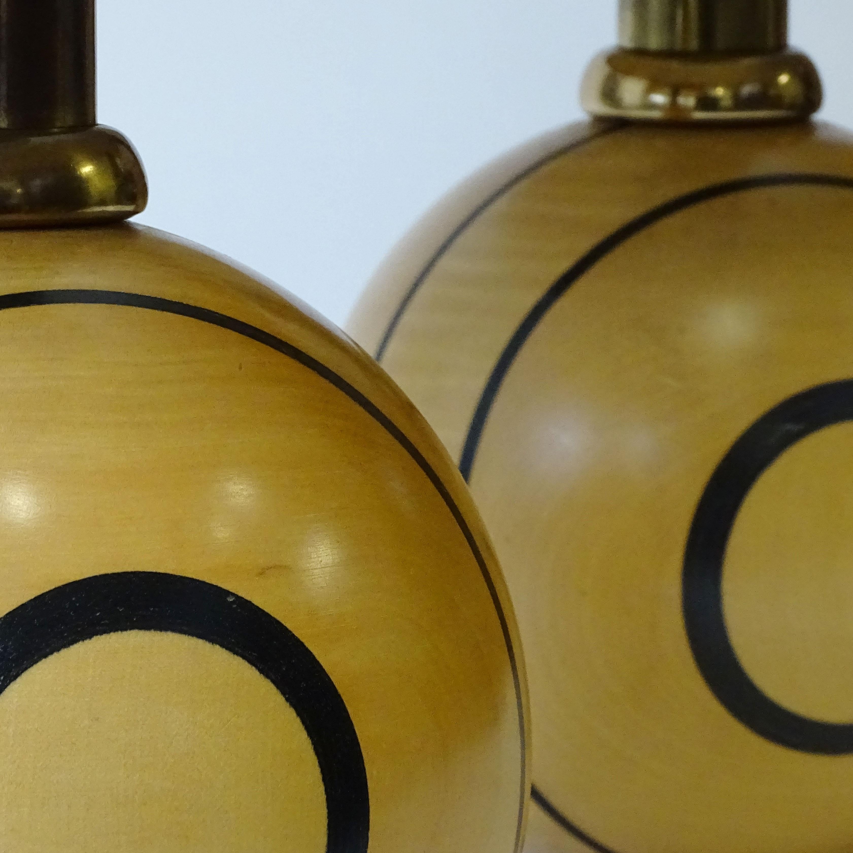 Paire de lampes de chevet en bois et laiton italiennes des années 1970 1