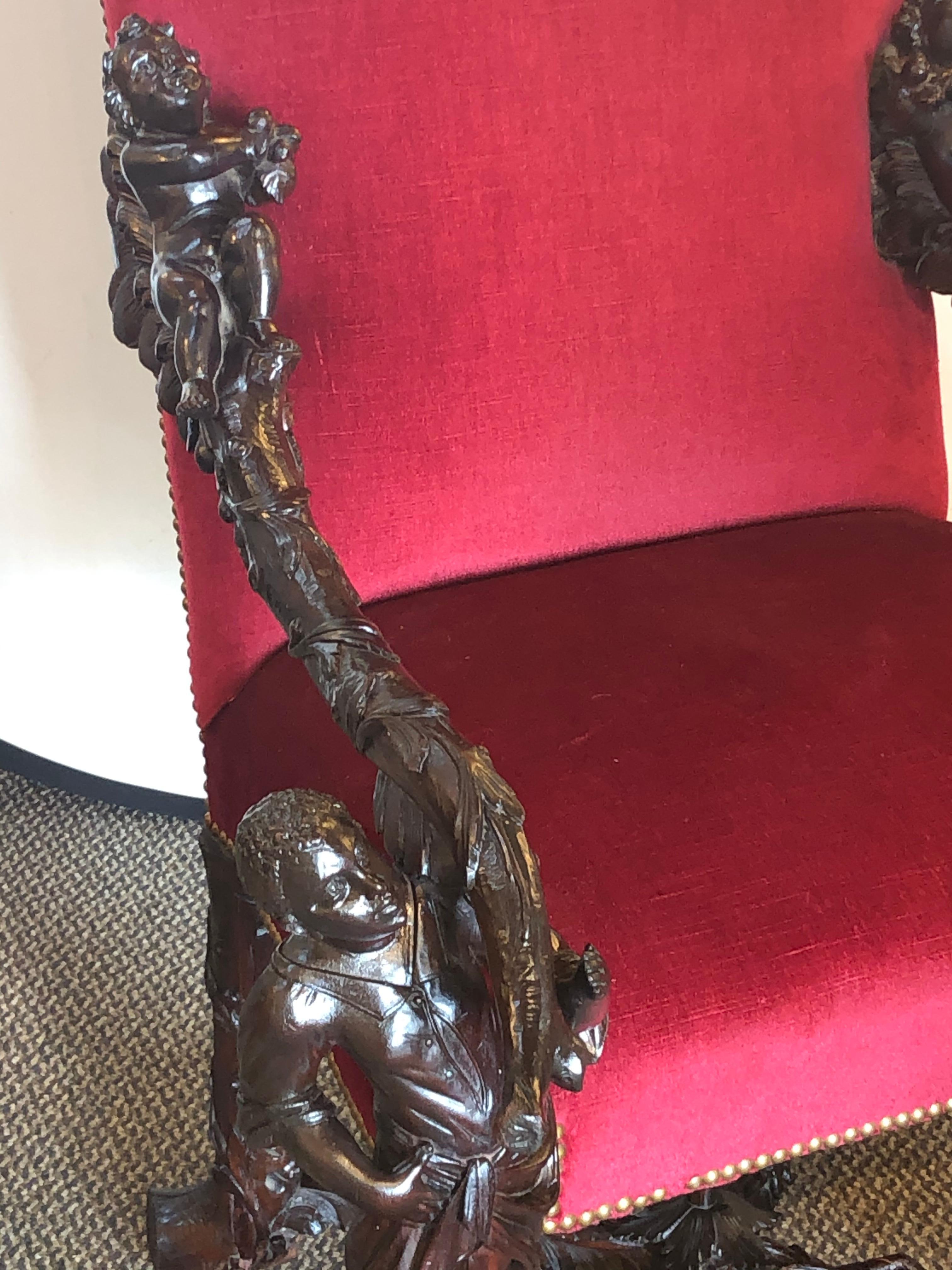 Fin du XIXe siècle Paire de chaises trônes italiennes baroques du 19ème siècle sculptées avec sculptures figuratives en vente