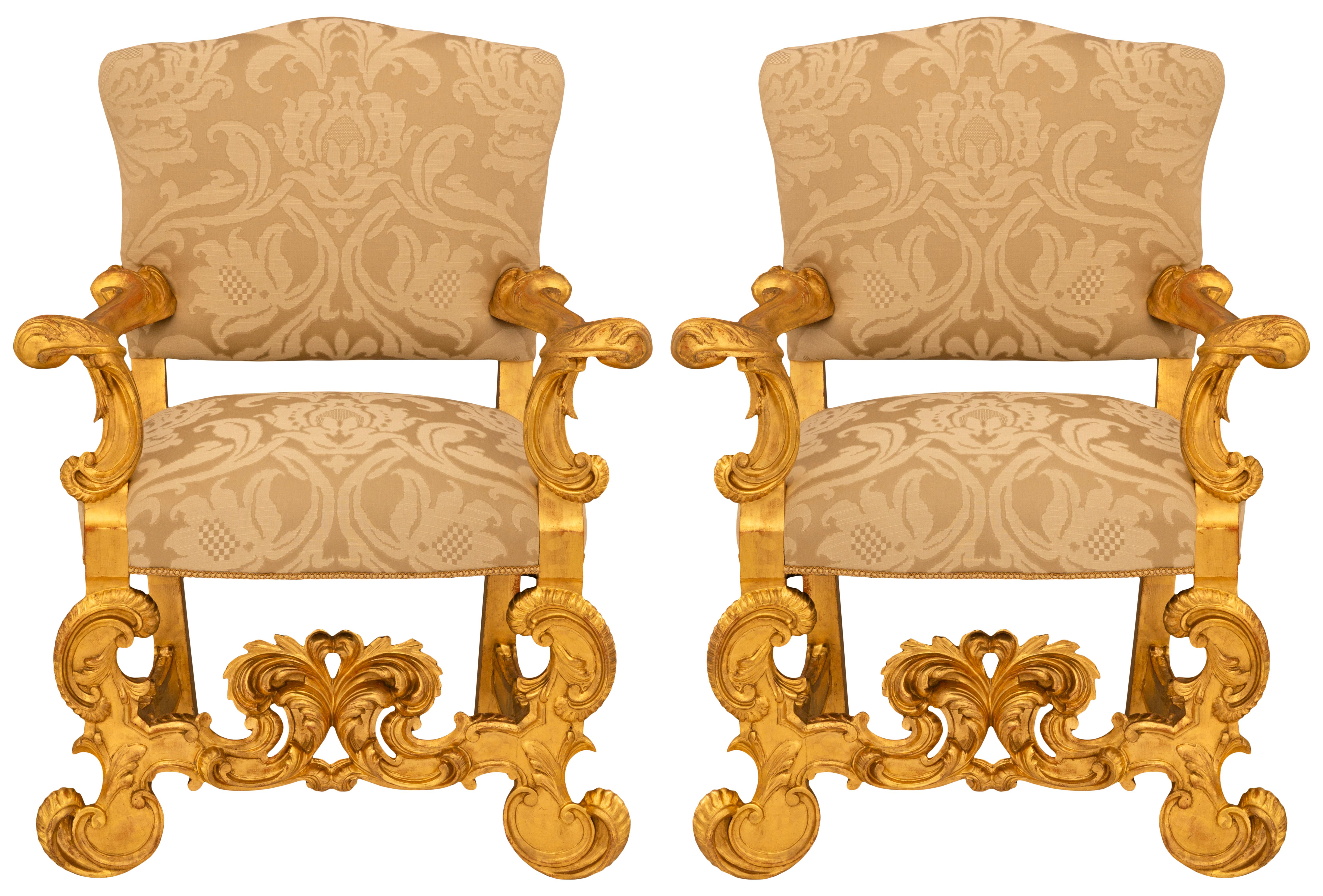 Coppia di poltrone barocche italiane del XIX secolo in legno di gilt. in vendita 5