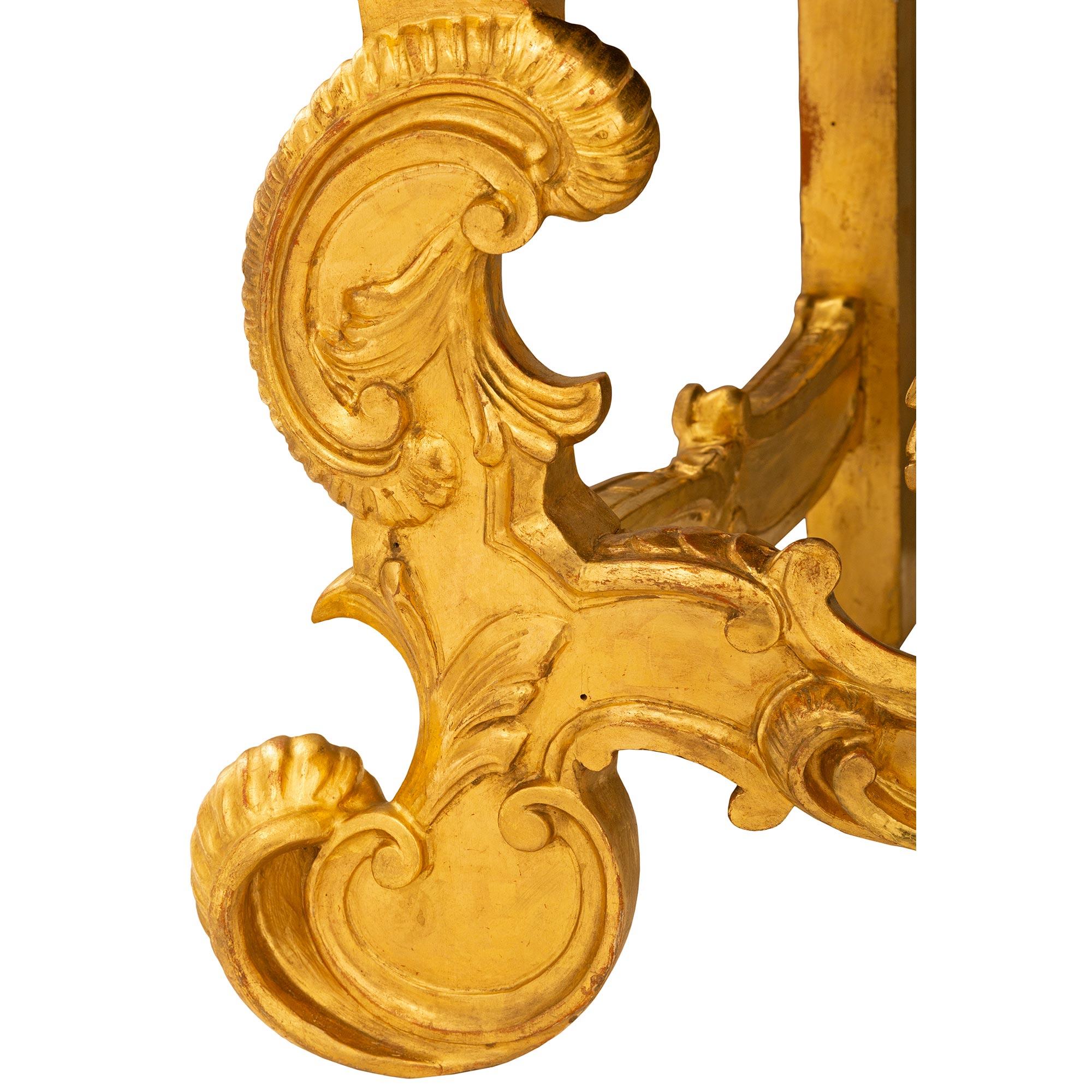 Coppia di poltrone barocche italiane del XIX secolo in legno di gilt. in vendita 3