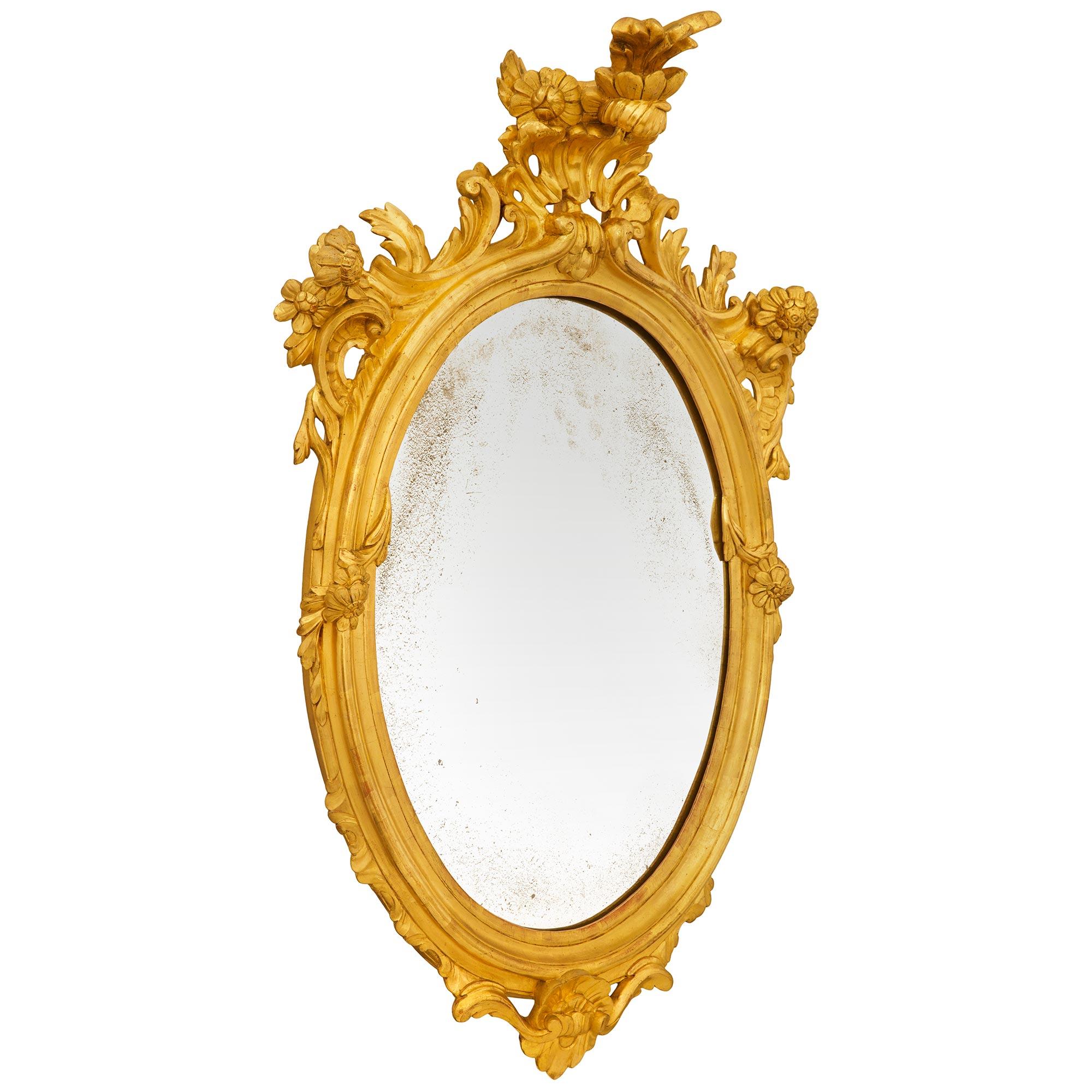 Baroque paire de miroirs baroques italiens du 19ème siècle en bois doré en vente