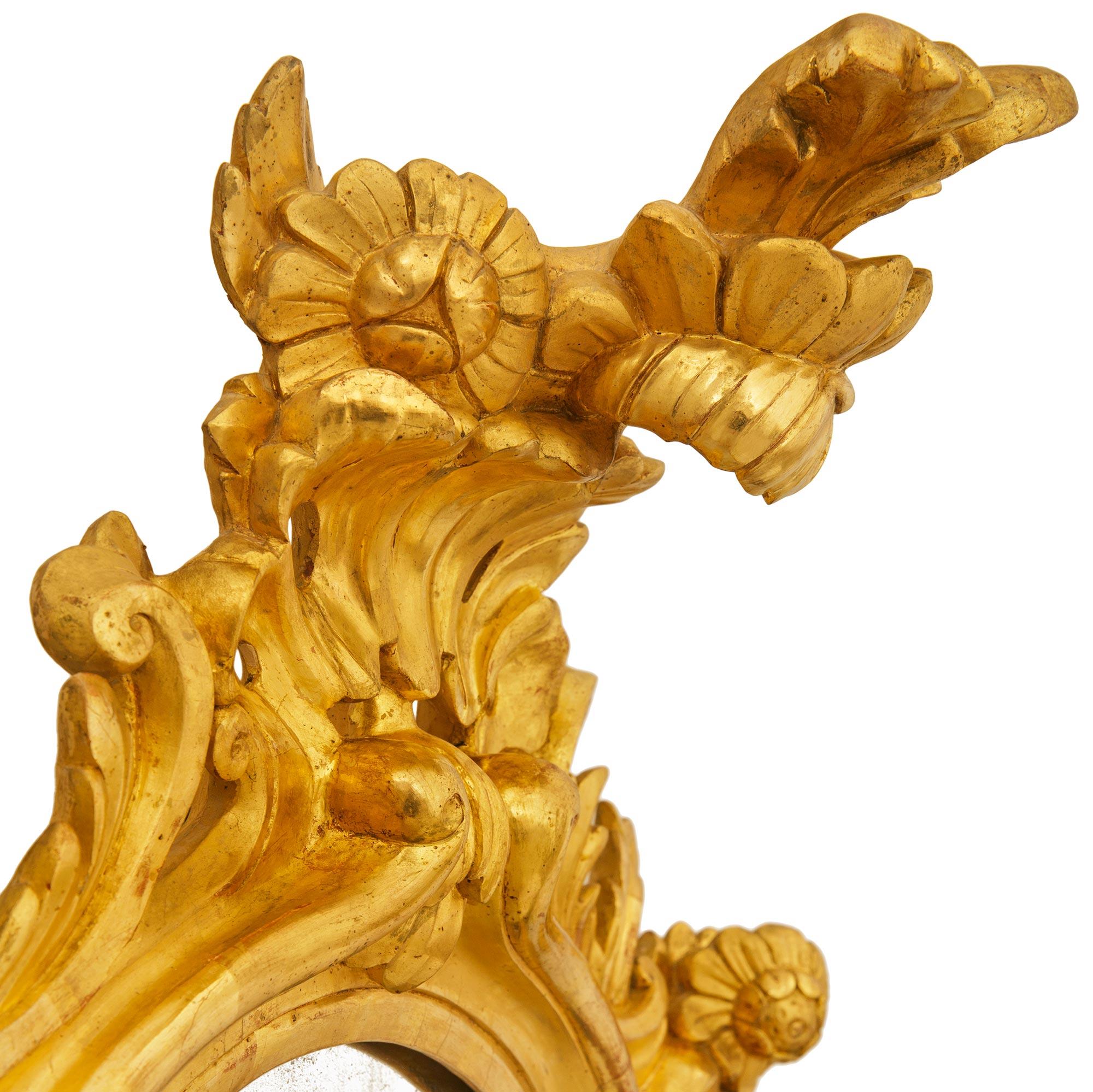 paire de miroirs baroques italiens du 19ème siècle en bois doré Bon état - En vente à West Palm Beach, FL