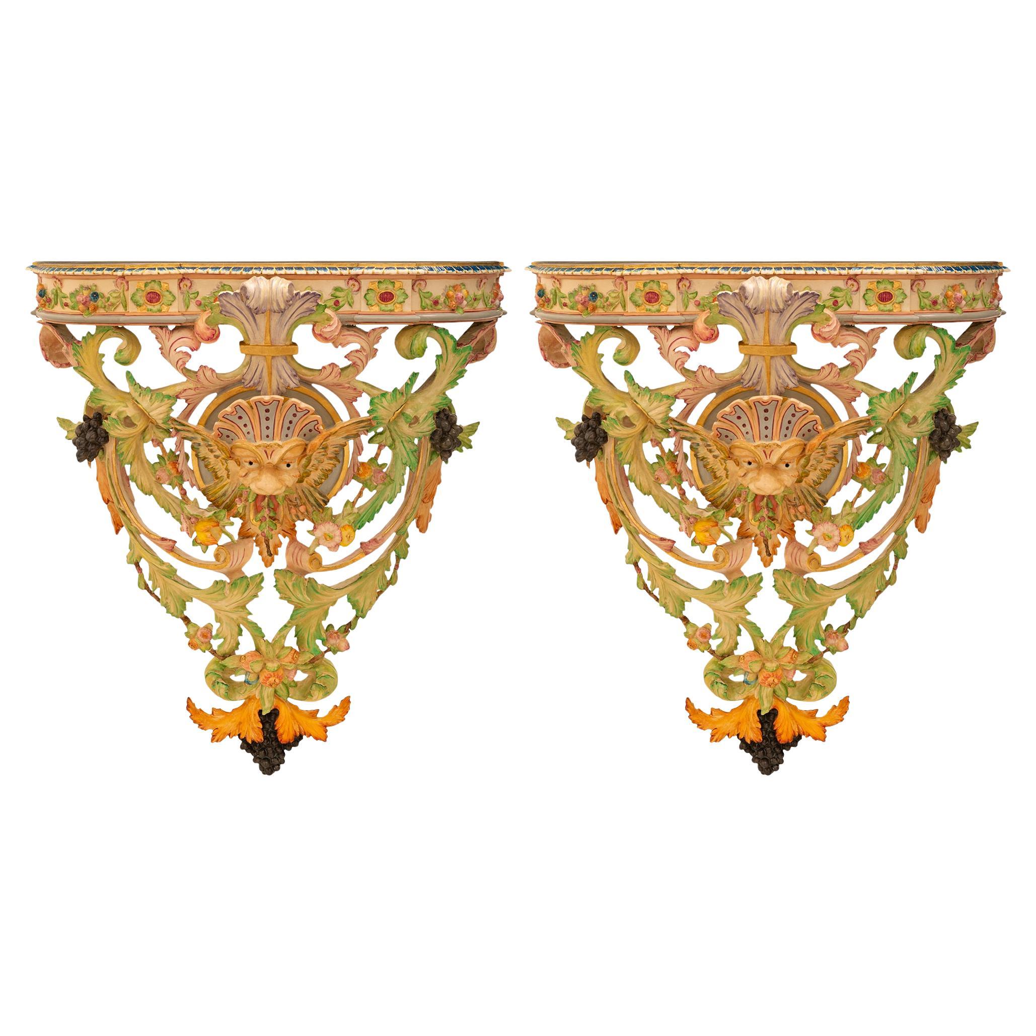 Paar italienische Wandhalterungen aus glasiertem, patiniertem, patiniertem Holz im Barockstil des 19. Jahrhunderts im Angebot