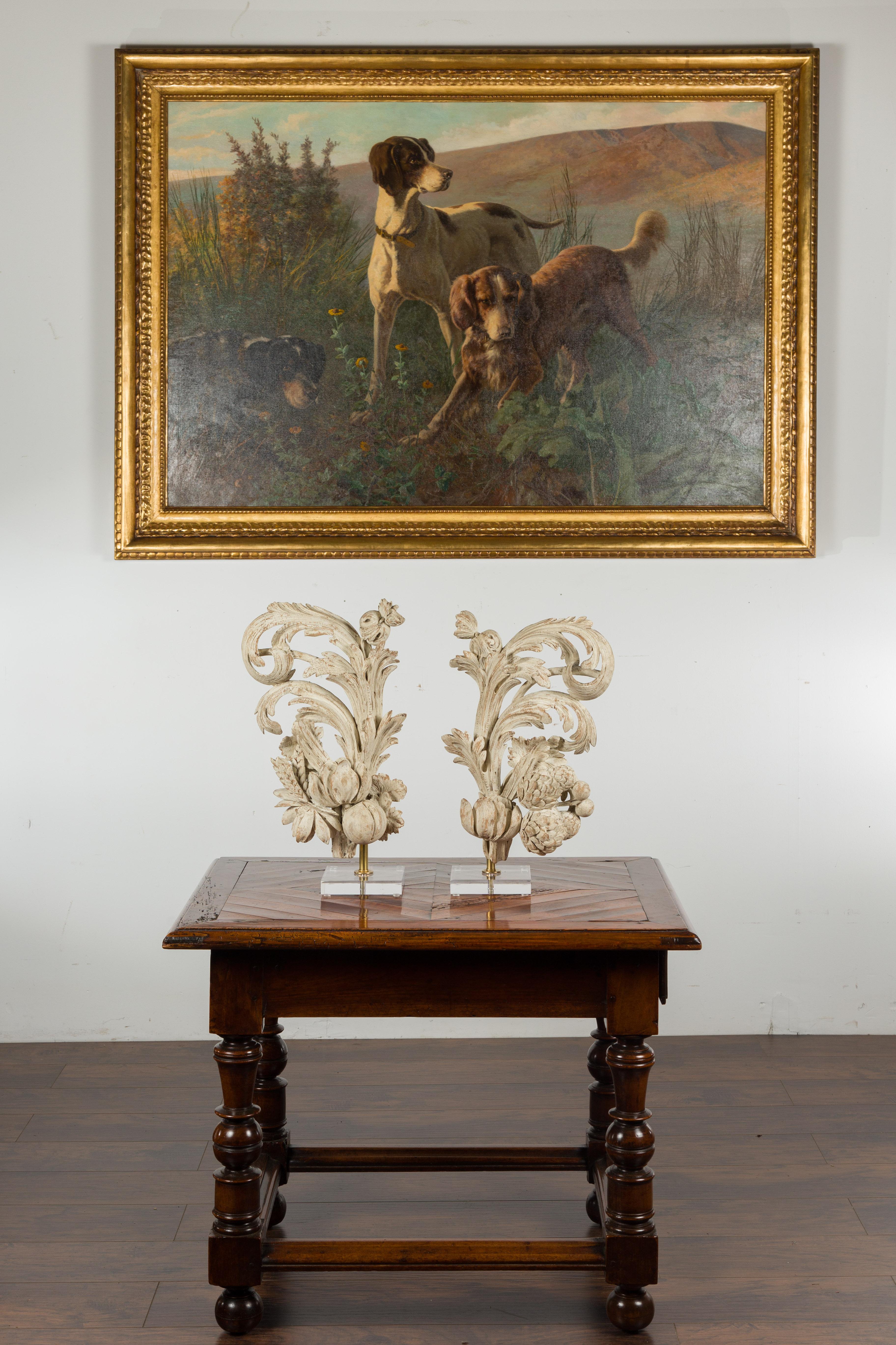 Paire de fragments de fruits et de feuillages sculptés du 19ème siècle sur socles en lucite, Italie en vente 11