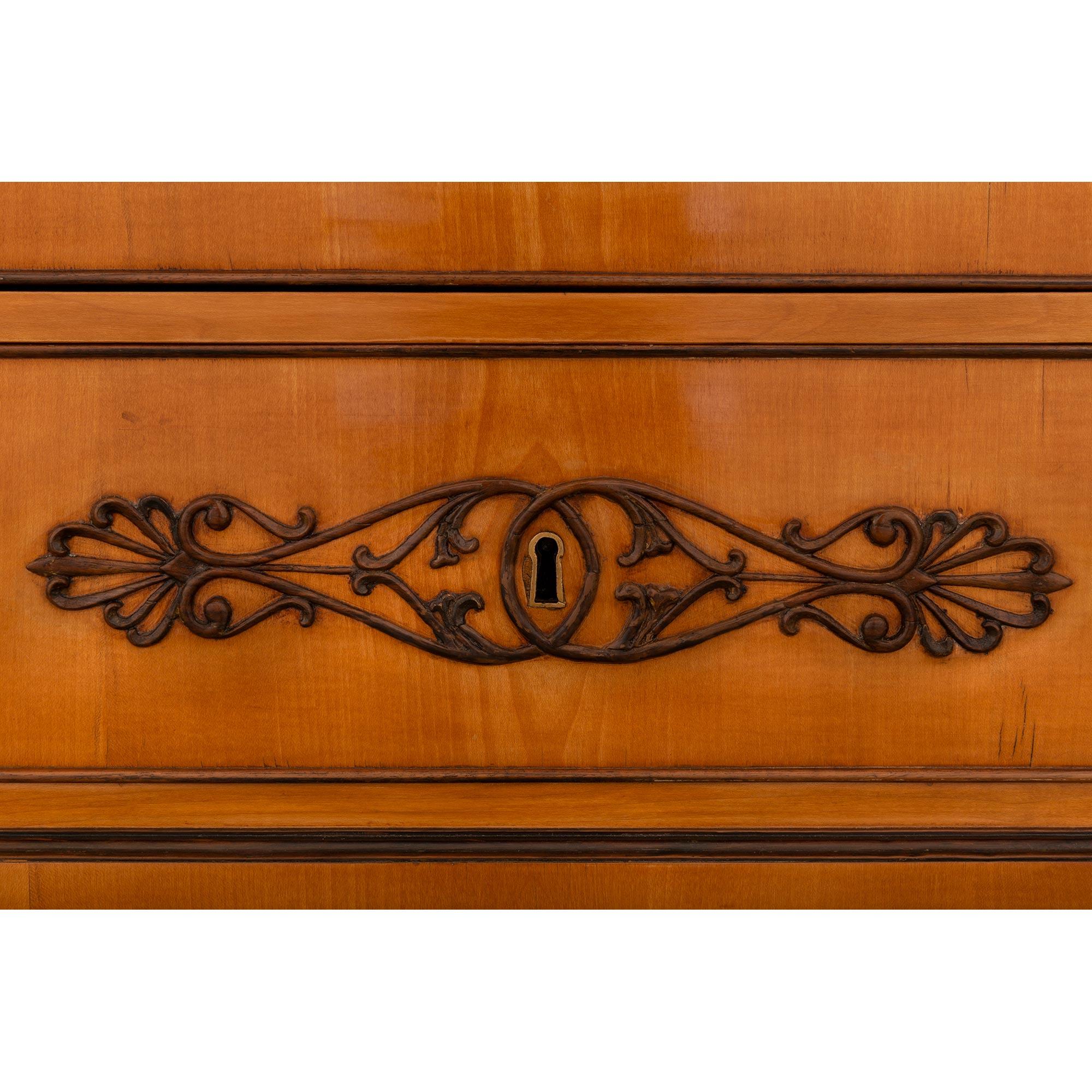 Coppia di commodes in ciliegio e marmo del XIX secolo di Charles X in vendita 2