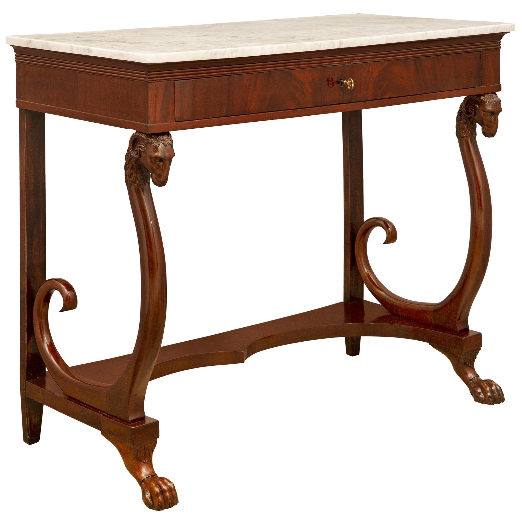 Pair of Italian 19th Century Consoles in Flamed Crouch Mahogany In Good Condition For Sale In West Palm Beach, FL