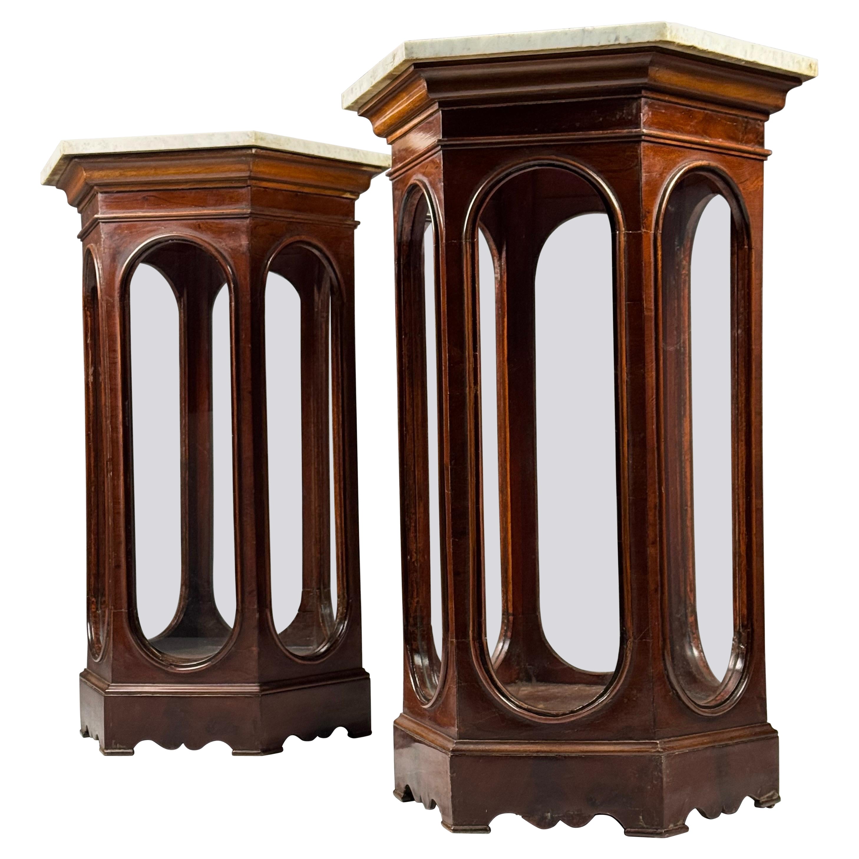 Pair of Italian 19th century Display Cabinets en vente