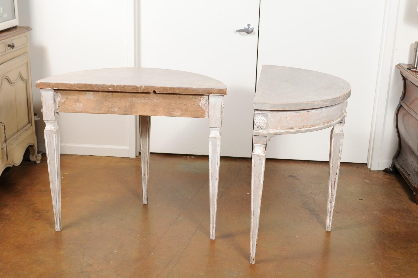 Pair of Italian 19th Century Florentine Demilune Tables Painted in Soft Grey (Holz)
