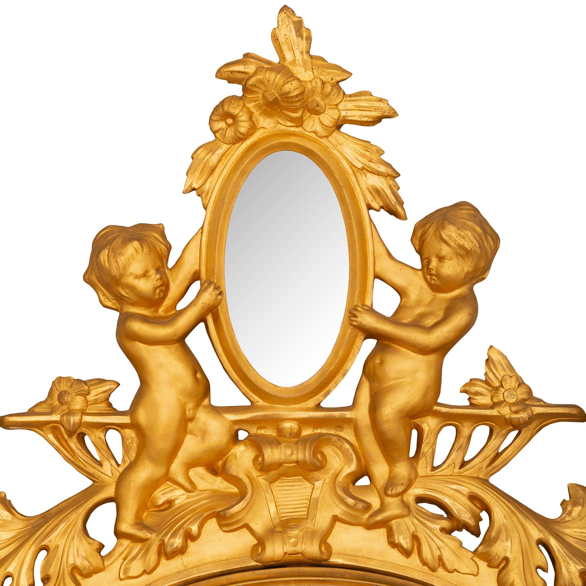 XIXe siècle Paire de miroirs italiens en bois doré du 19ème siècle en vente