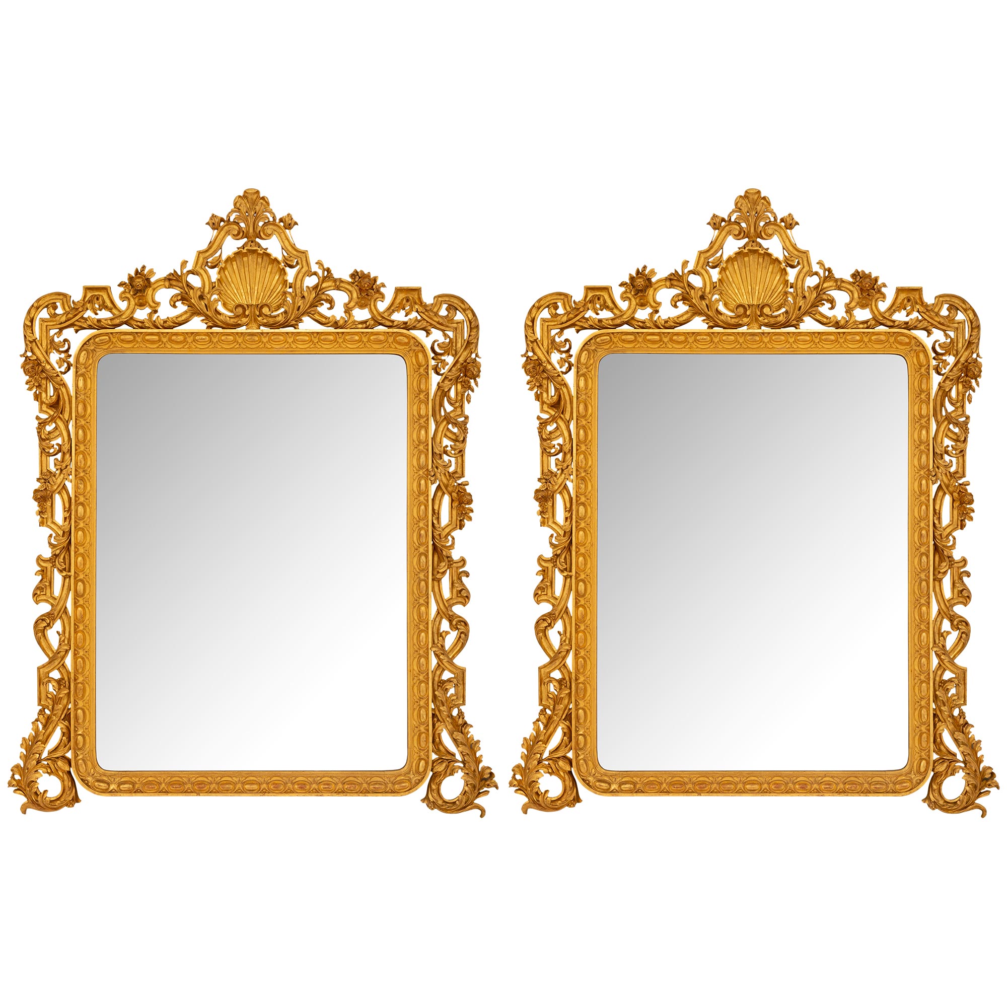 Paire de miroirs italiens en bois doré du 19ème siècle en vente