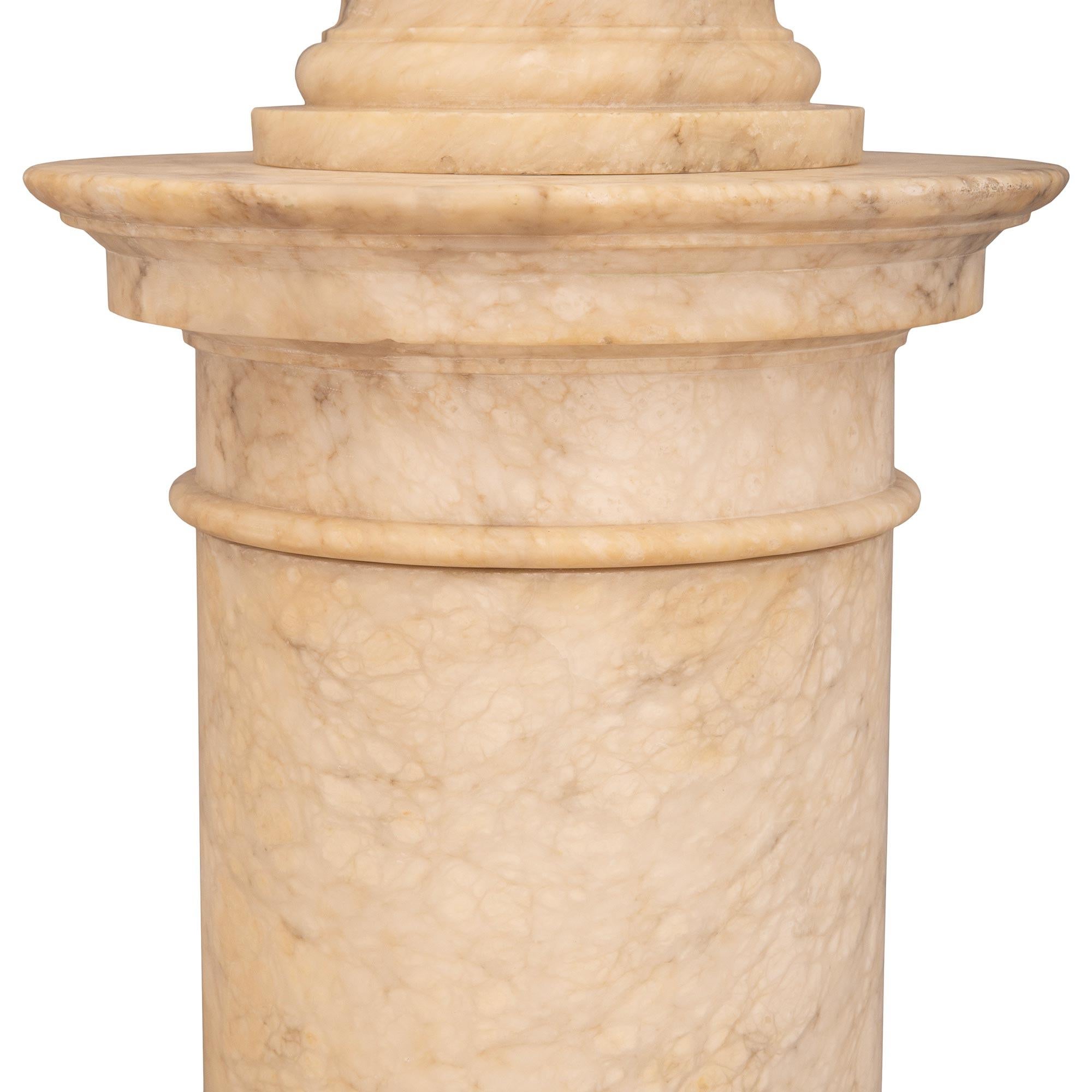 pair of Italian 19th century illuminated Alabaster columns and urns For Sale 3