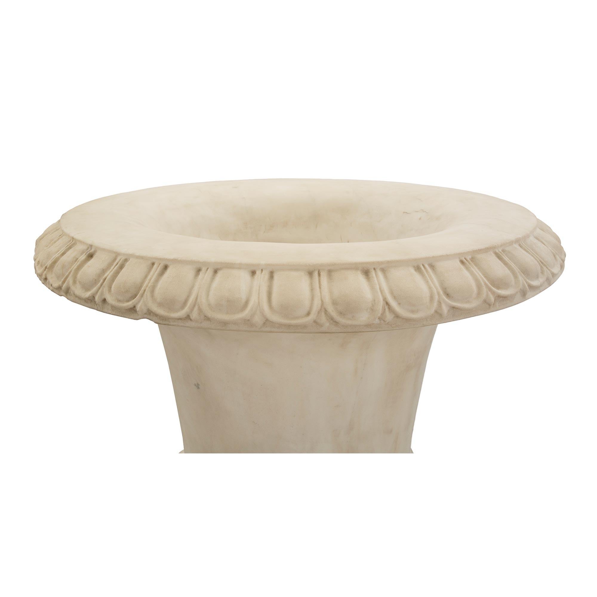 Pair of Italian 19th Century Large Scale White Carrara Marble Urns In Good Condition For Sale In West Palm Beach, FL