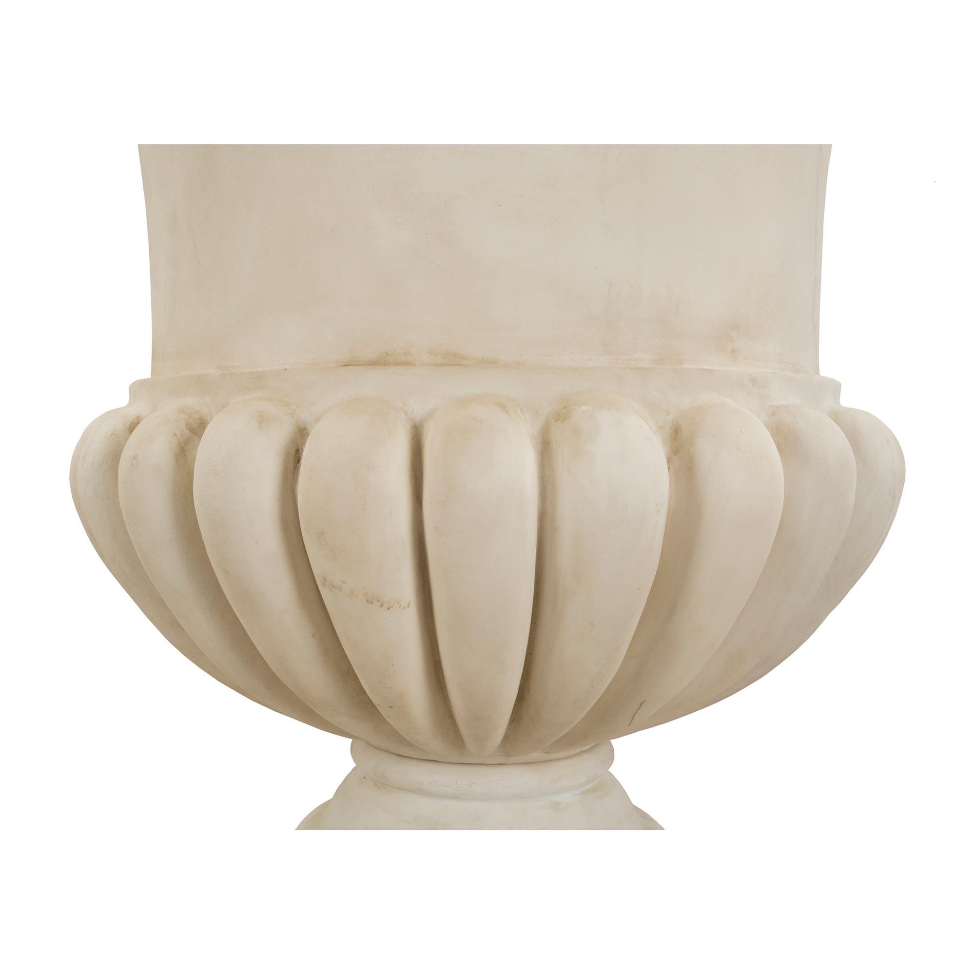 Pair of Italian 19th Century Large Scale White Carrara Marble Urns For Sale 2
