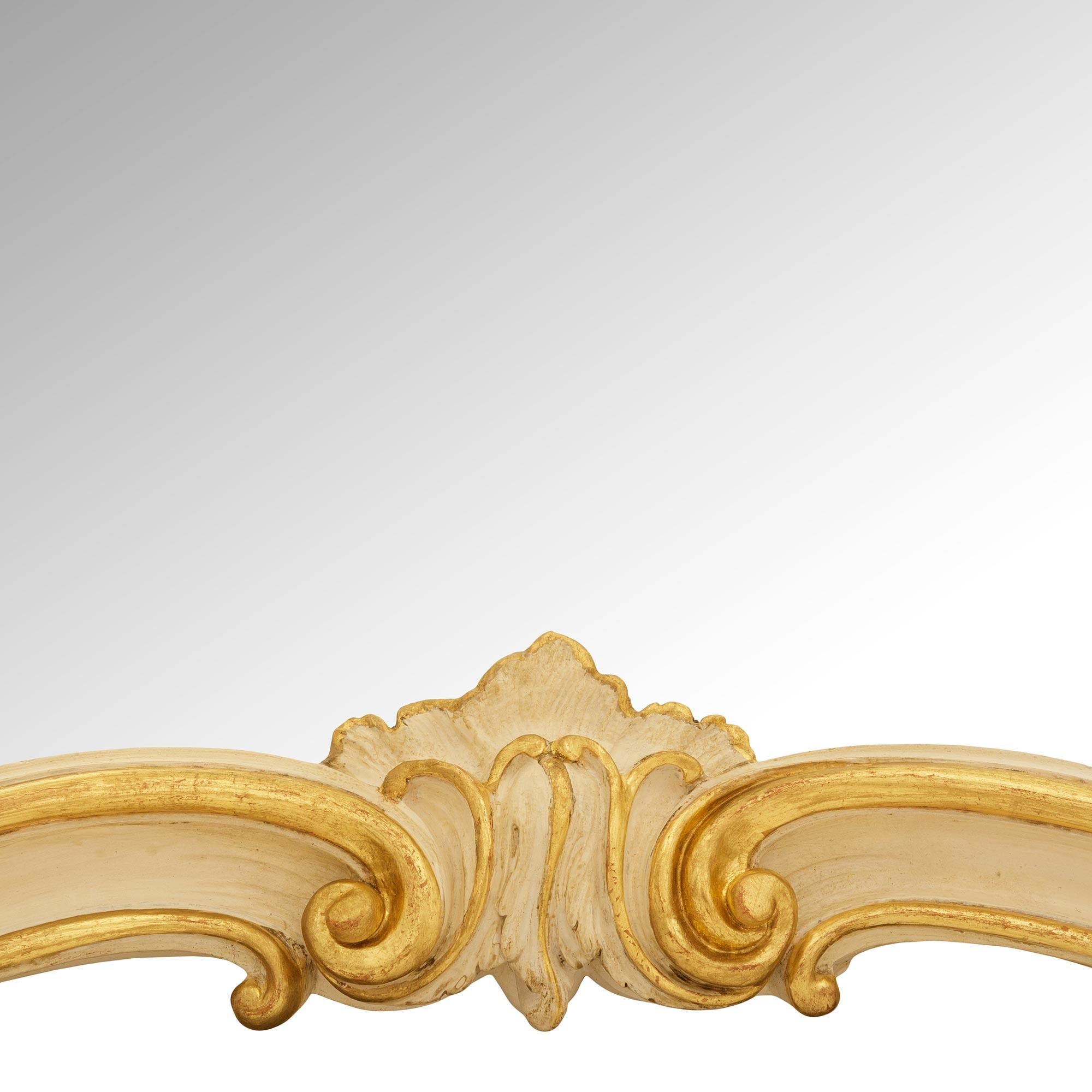 Paar italienische Louis XV st. Giltwood und patinierte Wood Wood Spiegel des 19. im Angebot 2