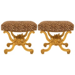 Paire de bancs italiens du 19ème siècle en bois doré de style Louis XV