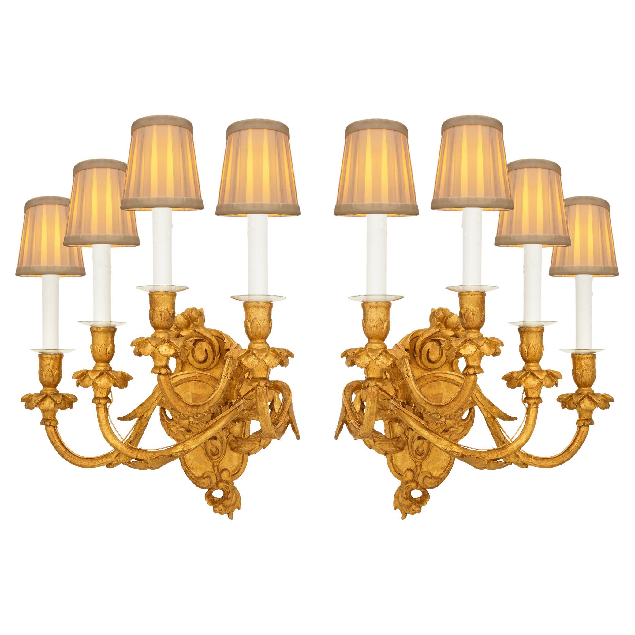 Paar italienische Kronleuchter aus Giltwood im Stil Louis XV des 19.