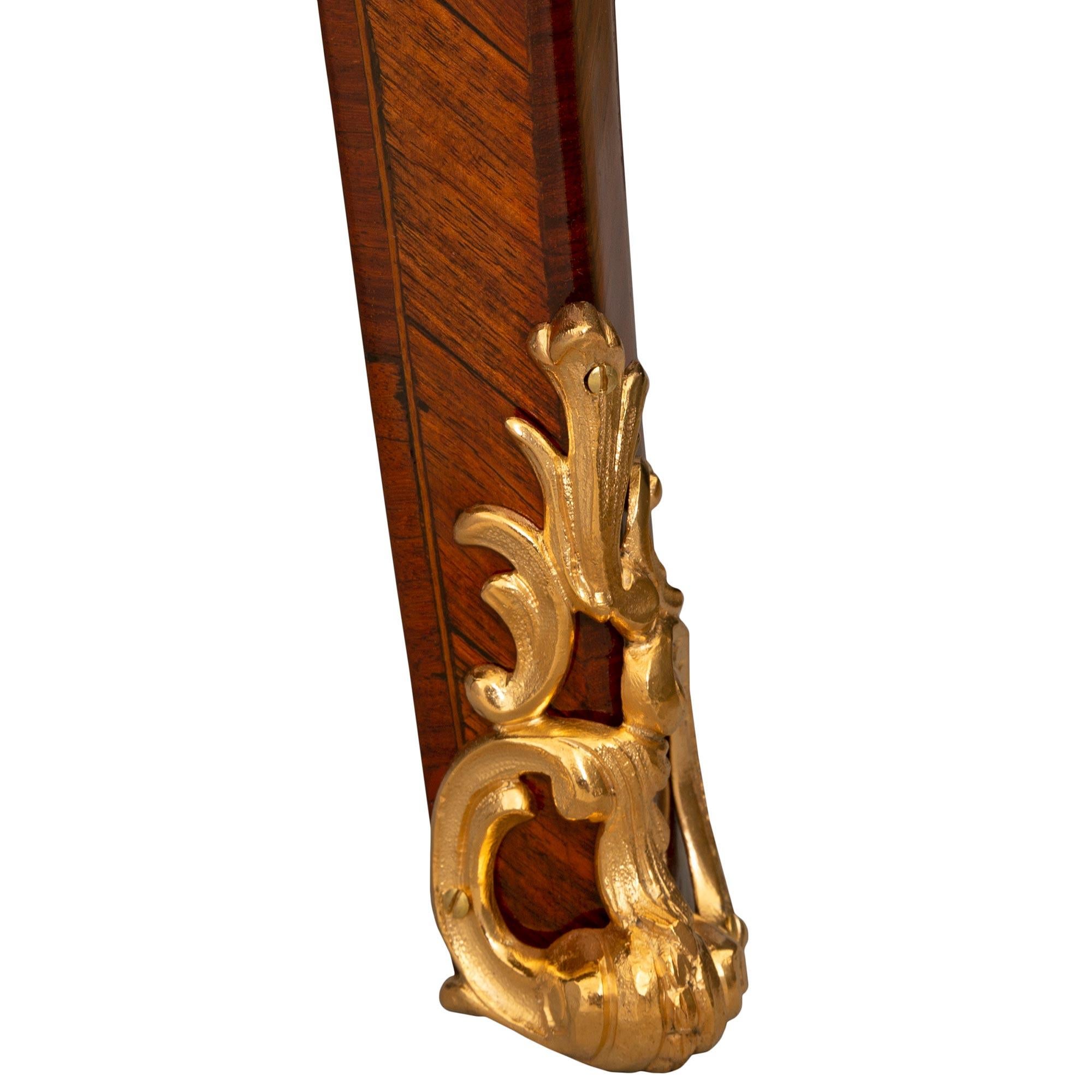 Coppia di commodes italiane del XIX secolo in legno Kingwood, ormolu e marmo di St. in vendita 3