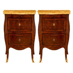 Paire de commodes italiennes du XIXe siècle de style Louis XV en bois de roi, bronze doré et marbre