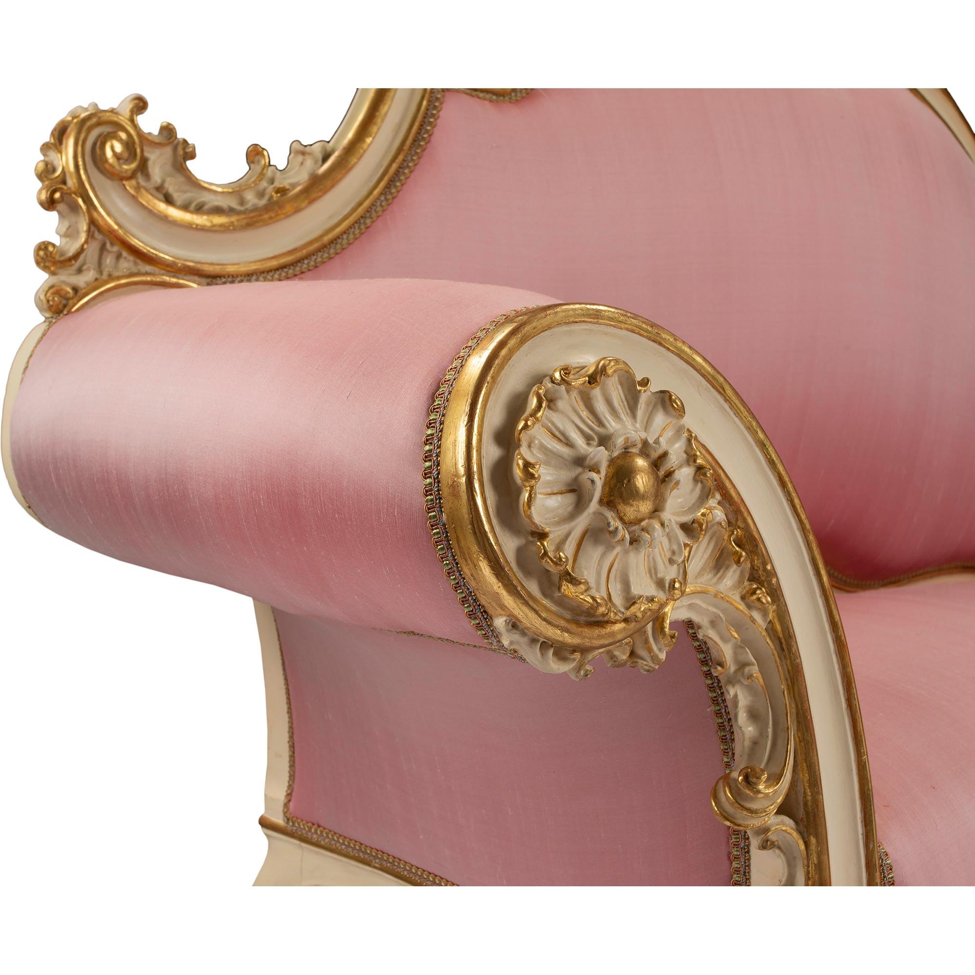 Coppia di Sette veneziane in legno dorato e patinato del XIX secolo Luigi XV. in vendita 2