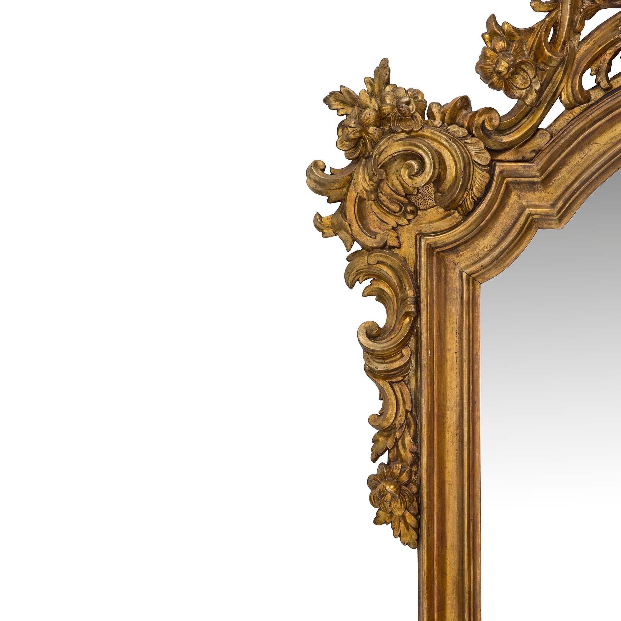Pair of Italian 19th Century Louis XV Style Finely Carved Mecca Mirrors For Sale 1